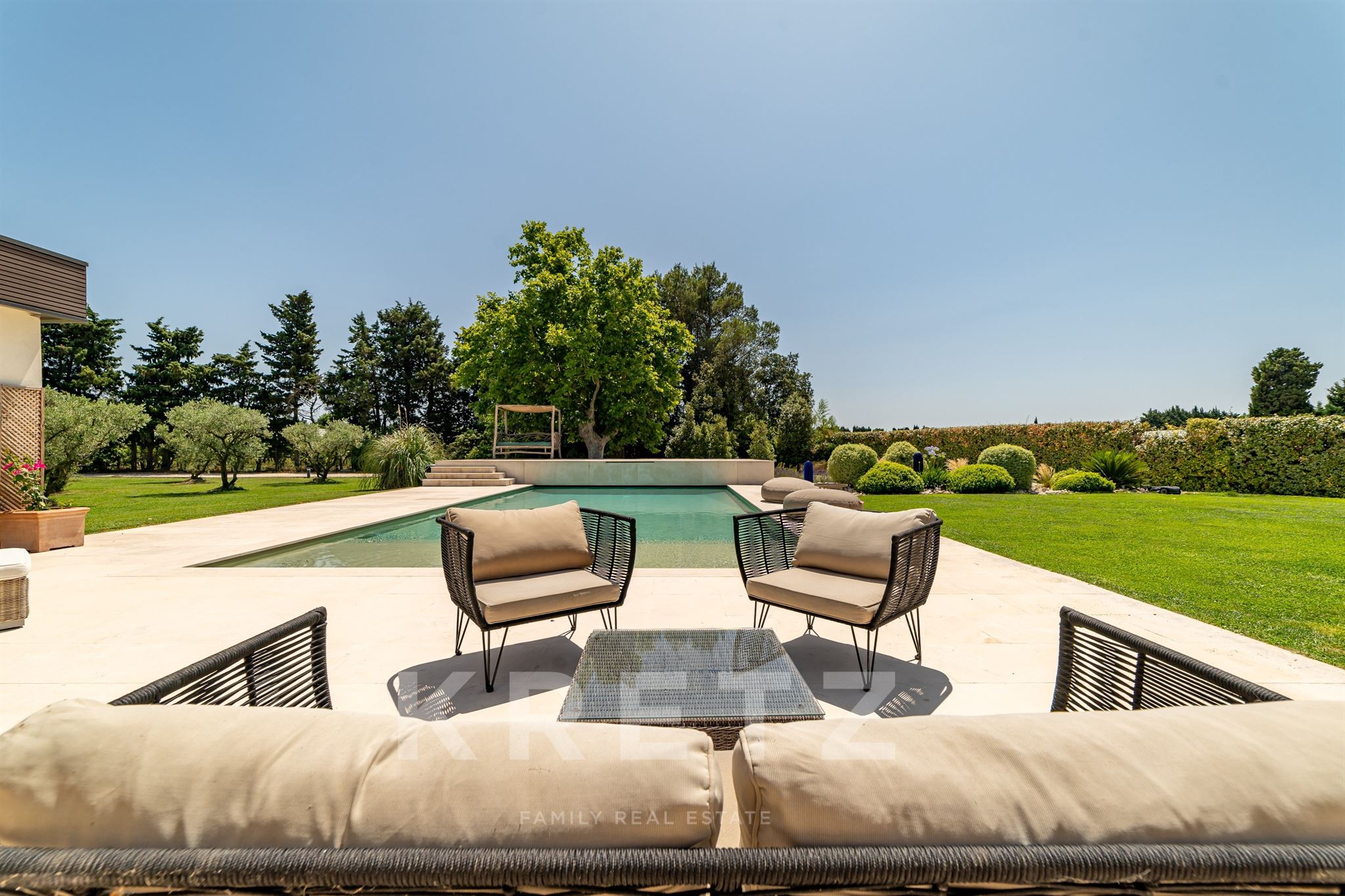 Renovated 253 sqm villa with heated pool, private tennis court and pool house