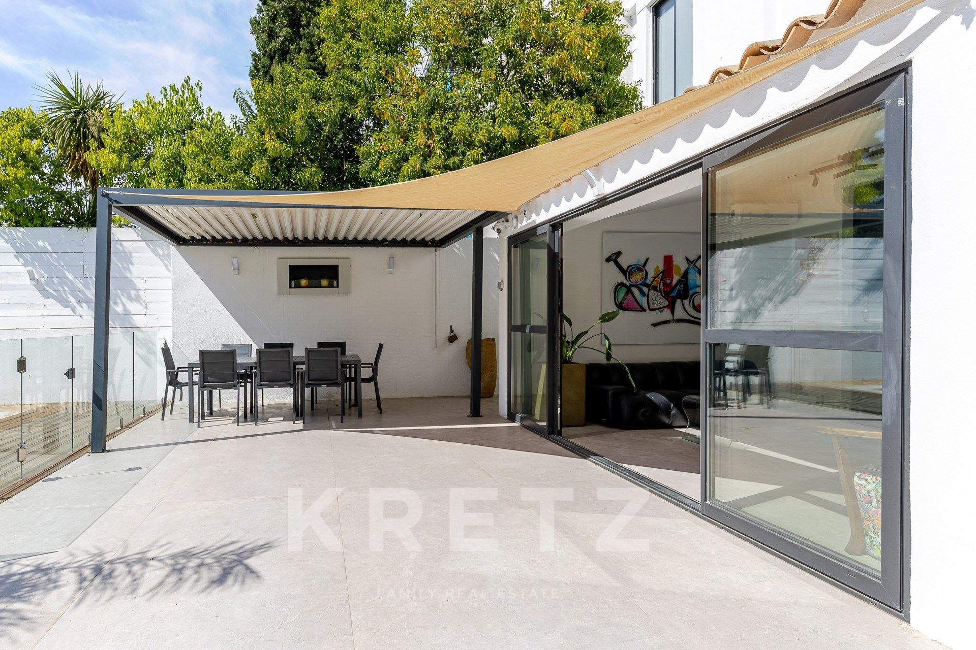 Marseille 9th District – Contemporary Private Mansion with Garden and Swimming Pool