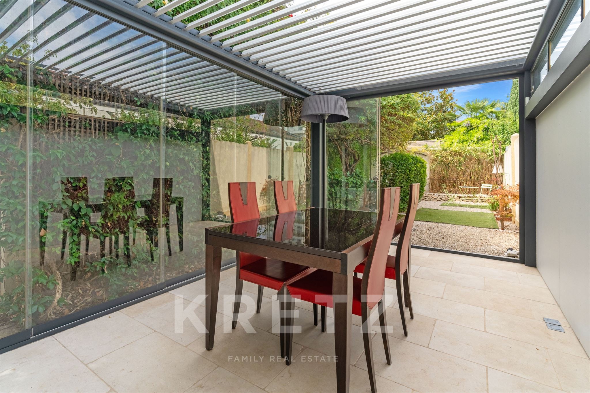 COURBEVOIE (92400) - COEUR DE VILLE - MAISON INDIVIDUELLE - SANS VIS-À-VIS - JARDIN PAYSAGER - CALME