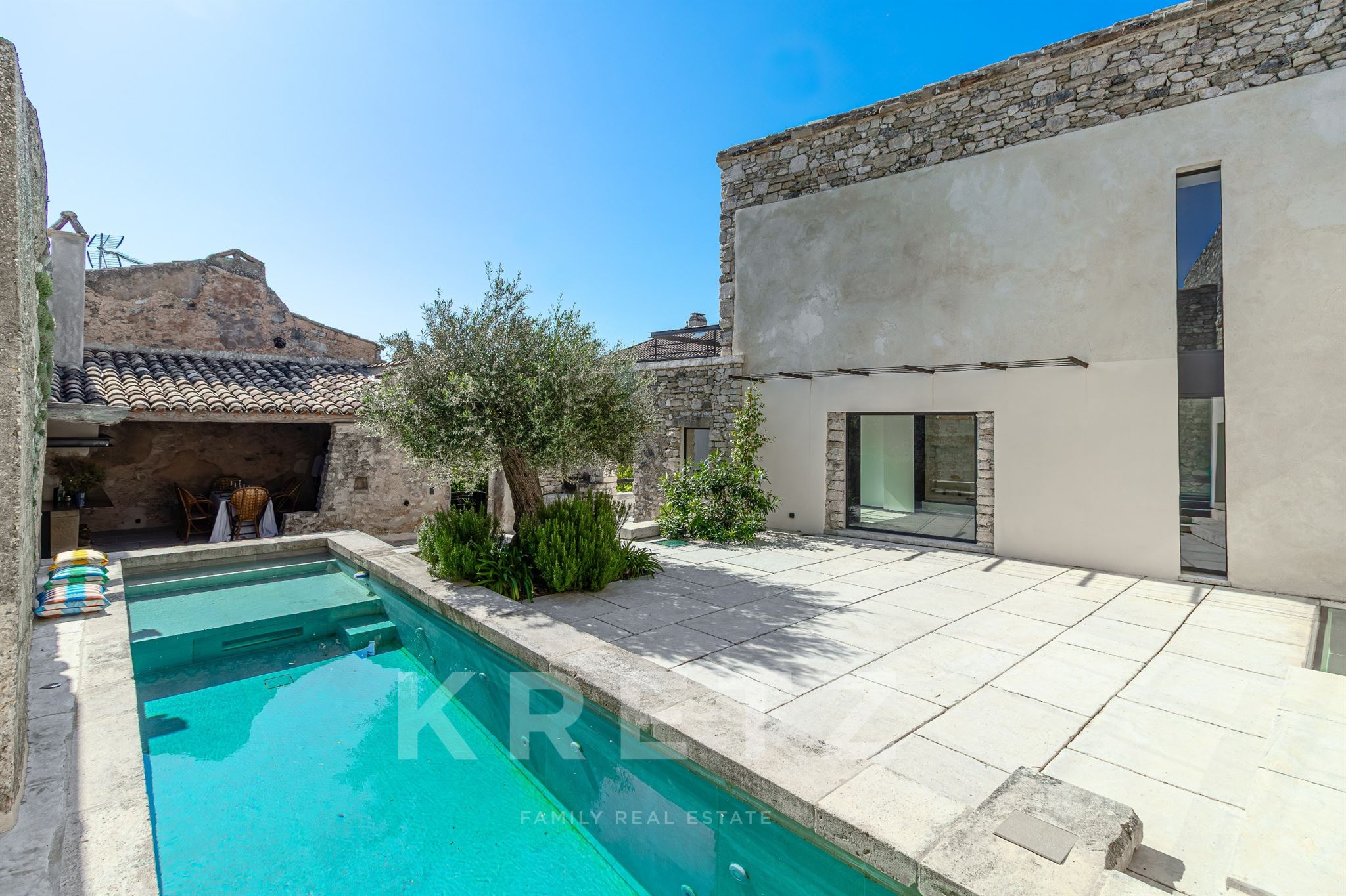 Exceptional Provençal residence - renowned architect restoration
