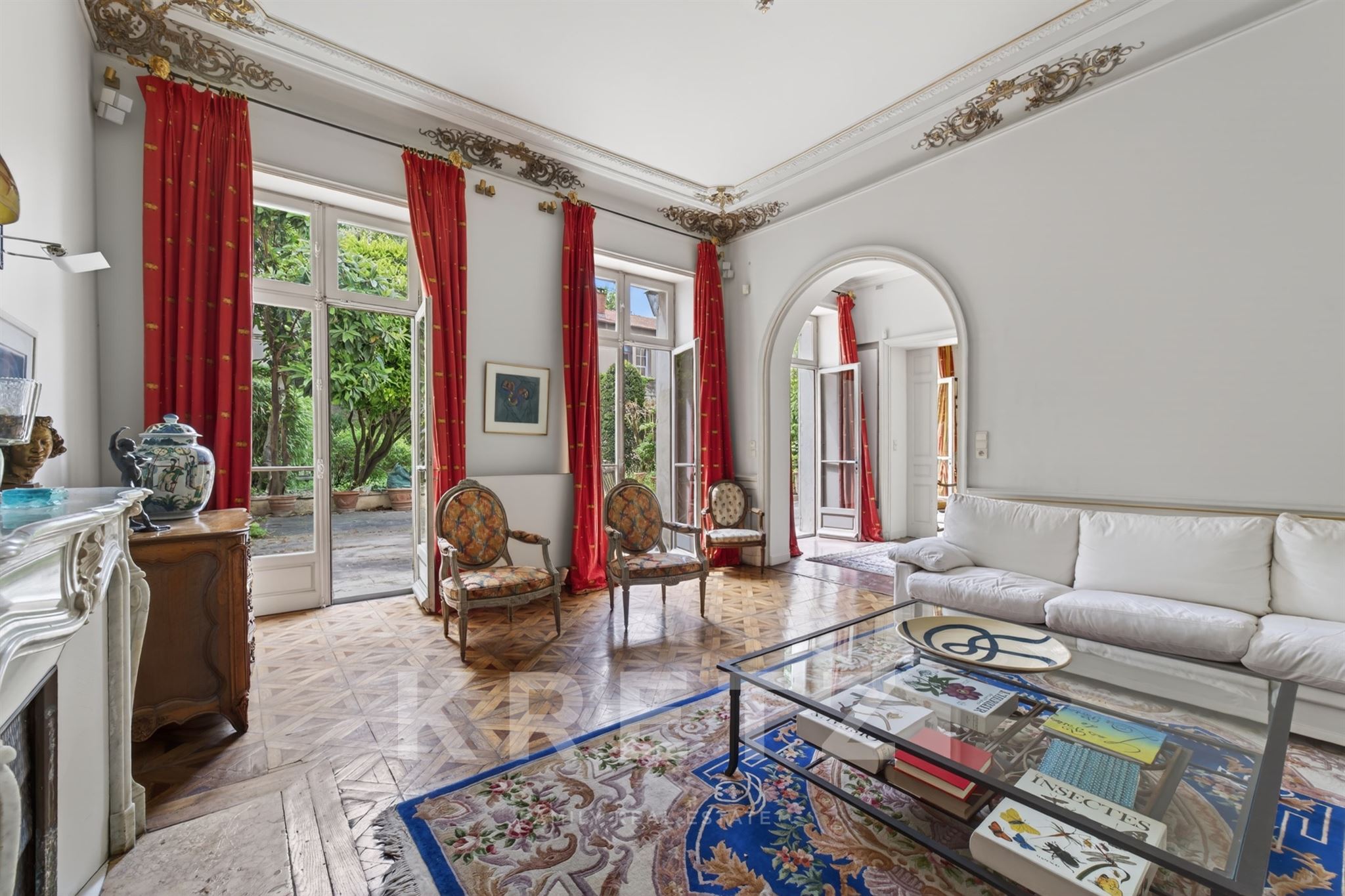 Mansion with garden (18th century) – within the city walls of Avignon
