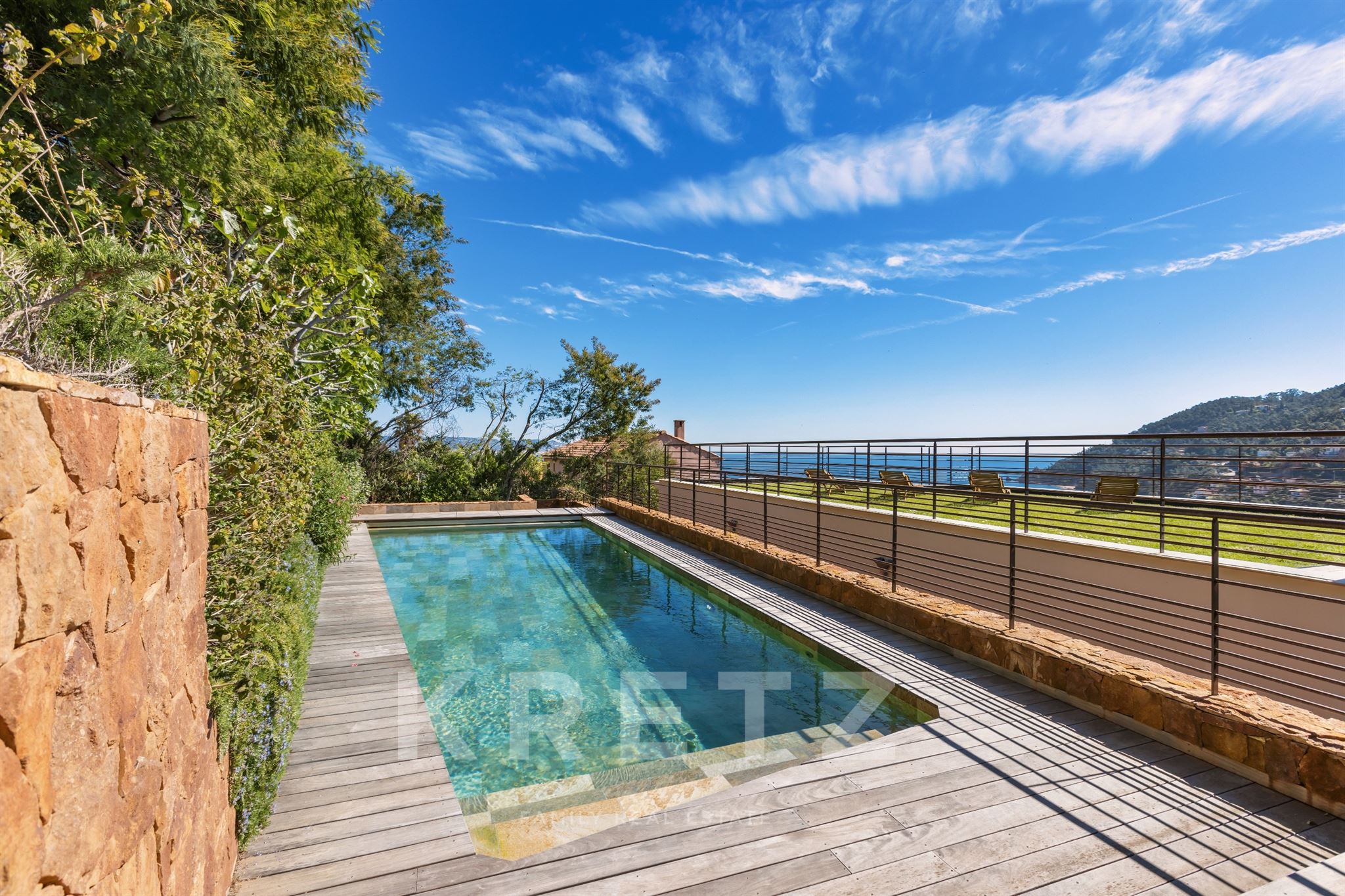 CONTEMPORARY VILLA WITH SEA VIEW - THEOULE-SUR-MER