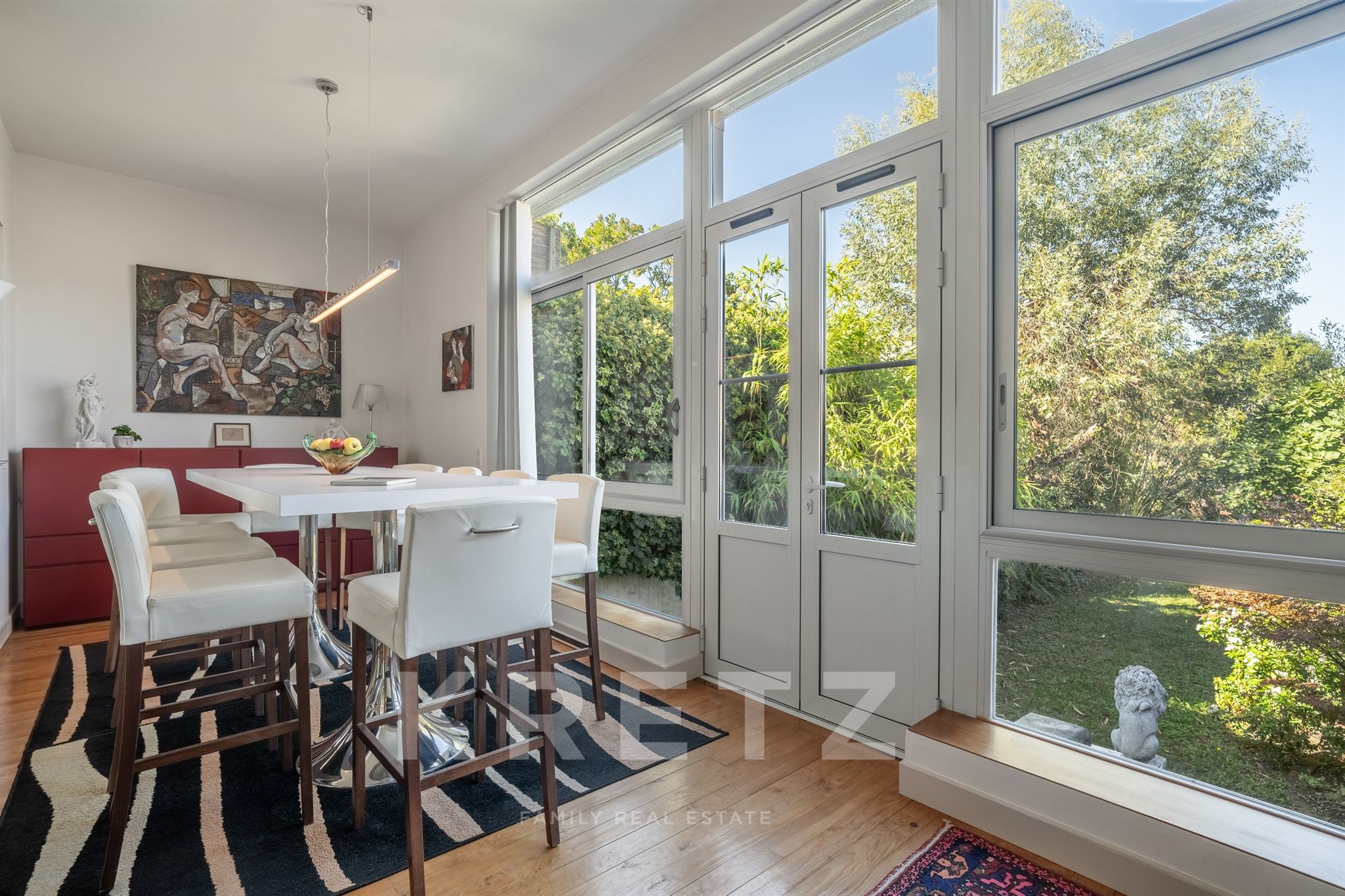 Heart of Pessac, Late 19th-Century Residence, 370 sqm — Private Walled Garden, Town Center