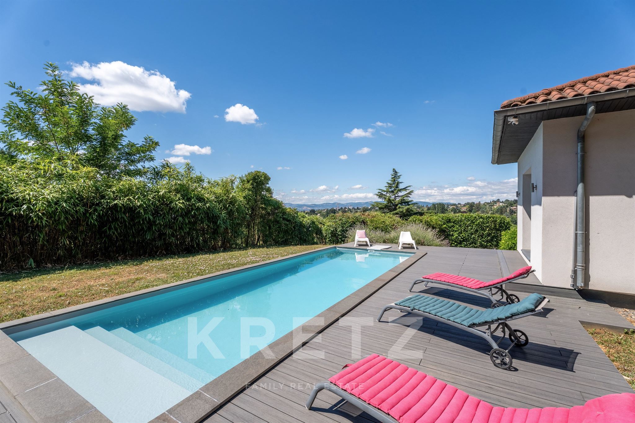 Villa contemporaine avec vue dominante