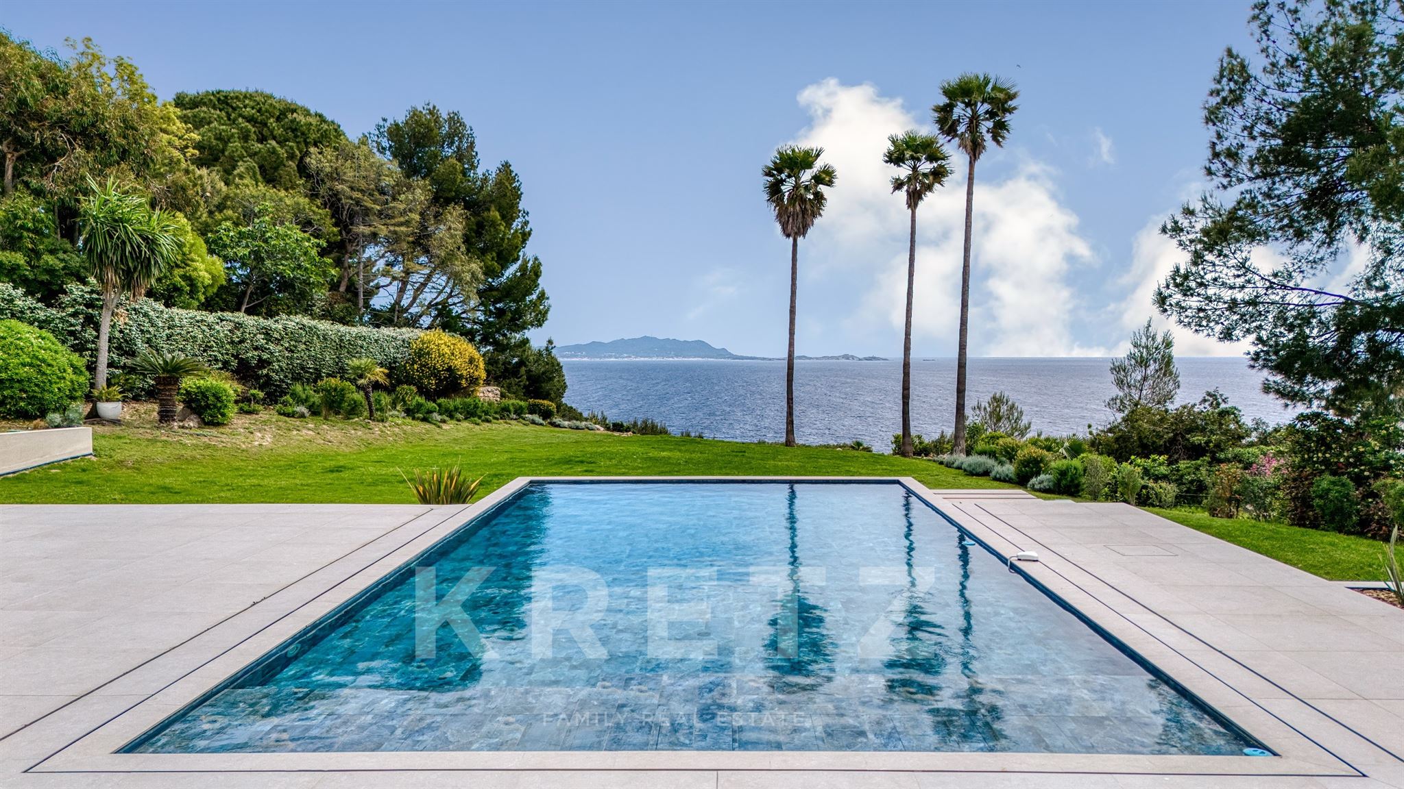 Beachfront villa - Private estate