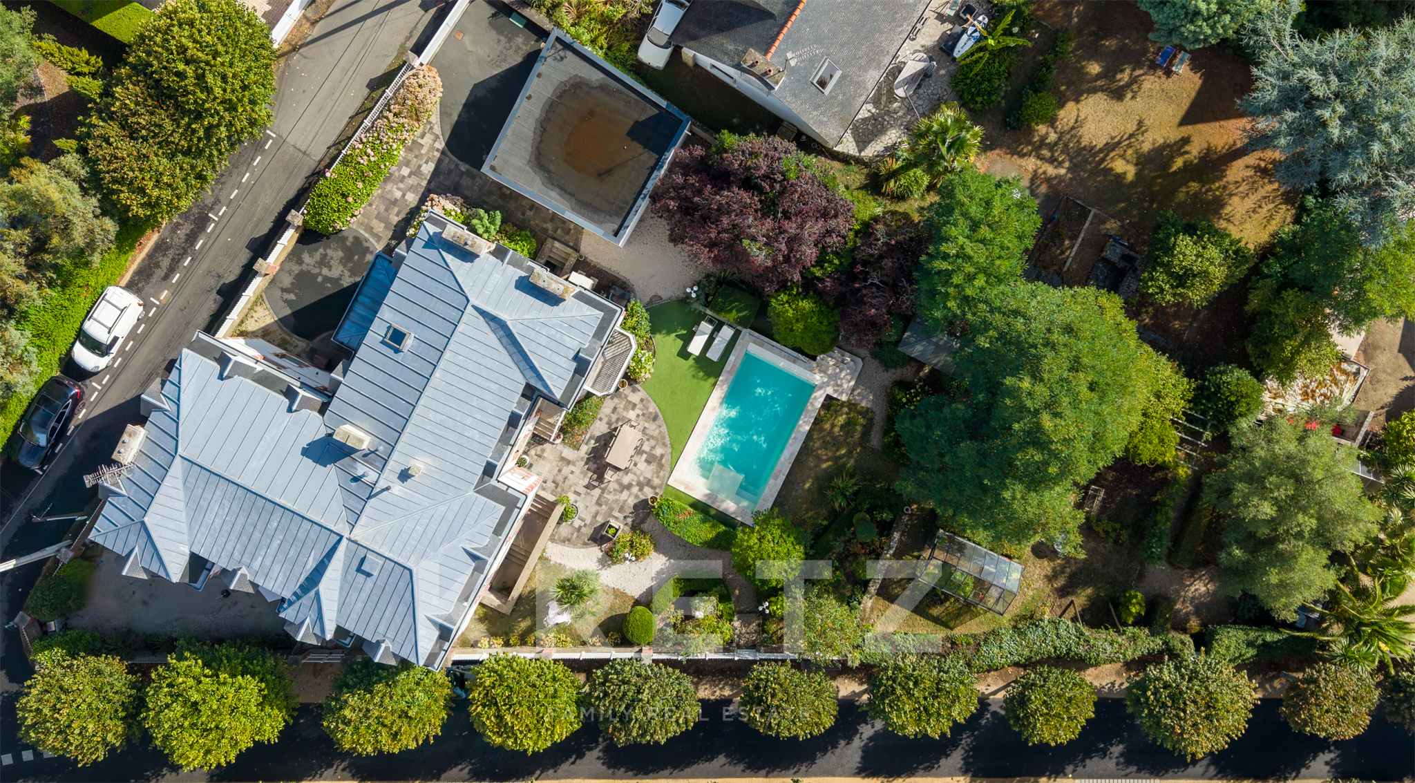 BINIC-ÉTABLES-SUR-MER – PROPRIÉTÉ DE CARACTÈRE AVEC MAISON PRINCIPALE, 3 APPARTEMENTS ET BUREAU PROFESSIONNEL