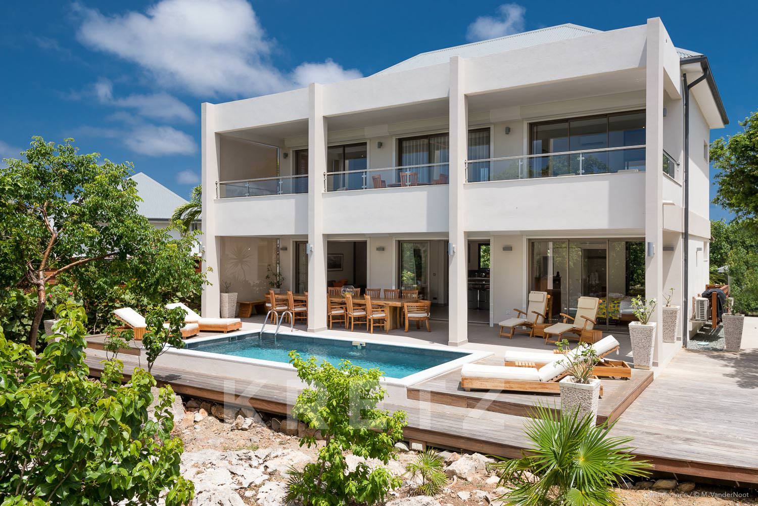 Architect-designed villa overlooking Saint Jean bay