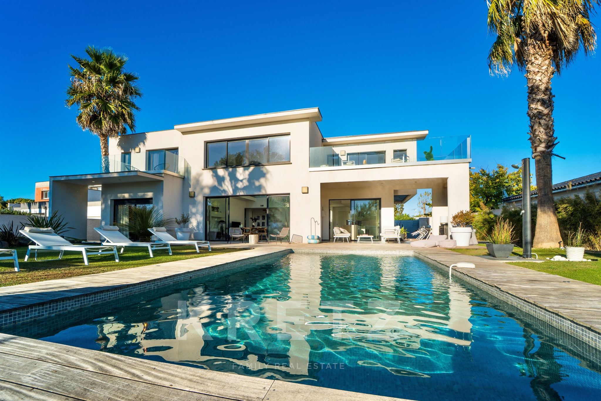 Architect-Designed Seafront Villa