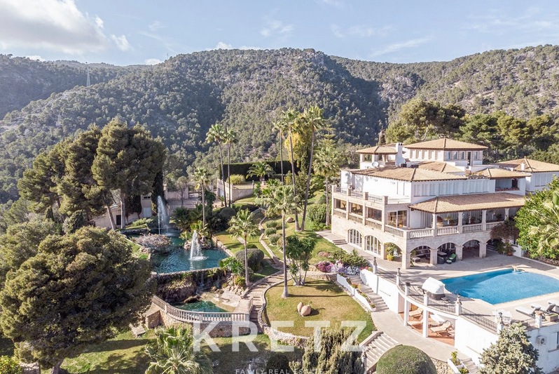 Exceptional villa with spectacular views over the Bay of Palma, landscaped park of 7,500 m²