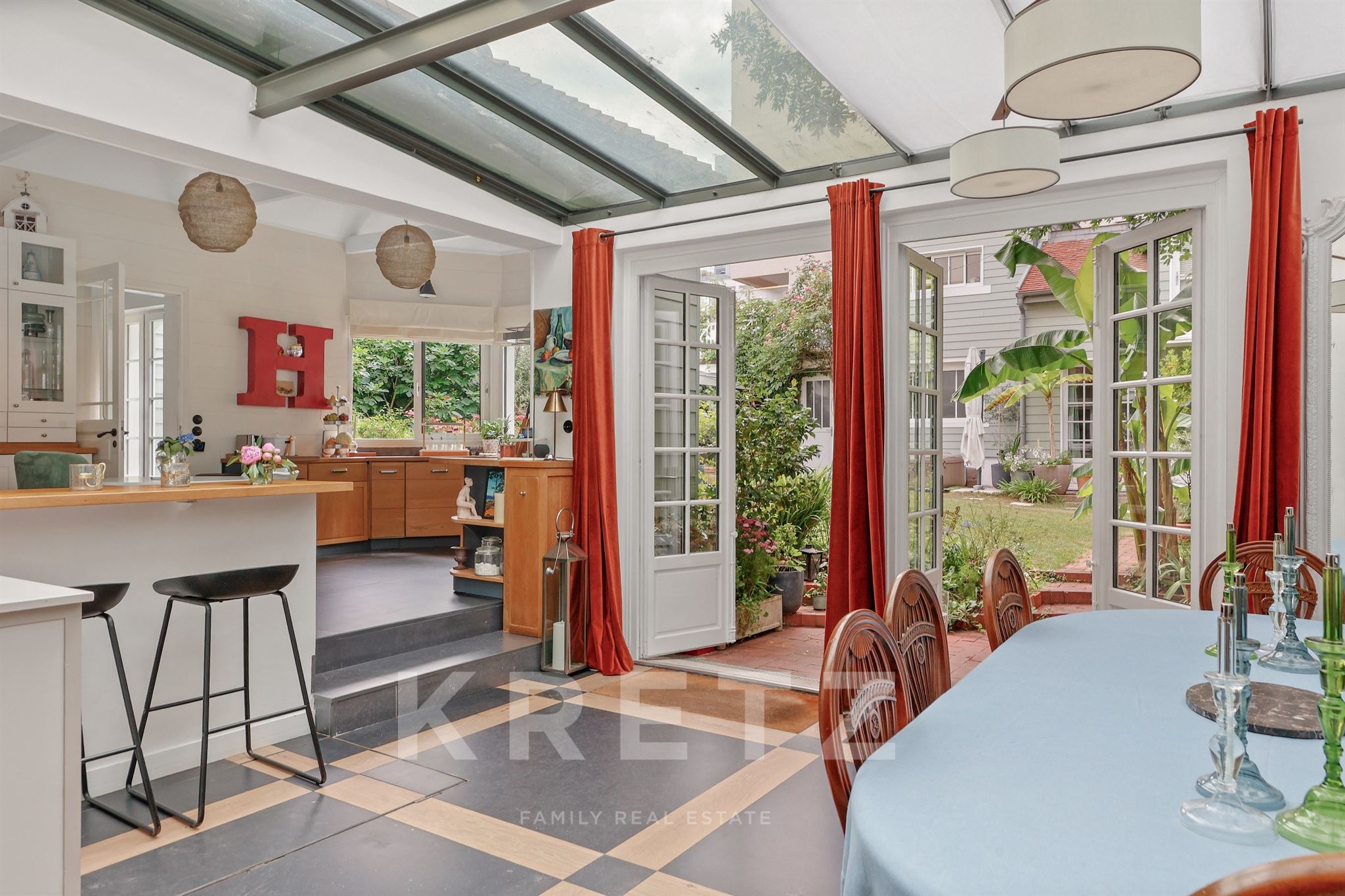 Maison d'exception avec grand jardin et dépendance au coeur de Courbevoie