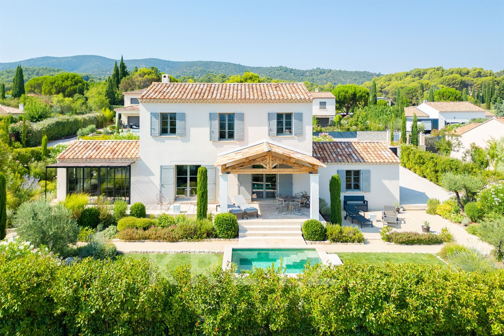 Bastide contemporaine aux abords de Lourmarin