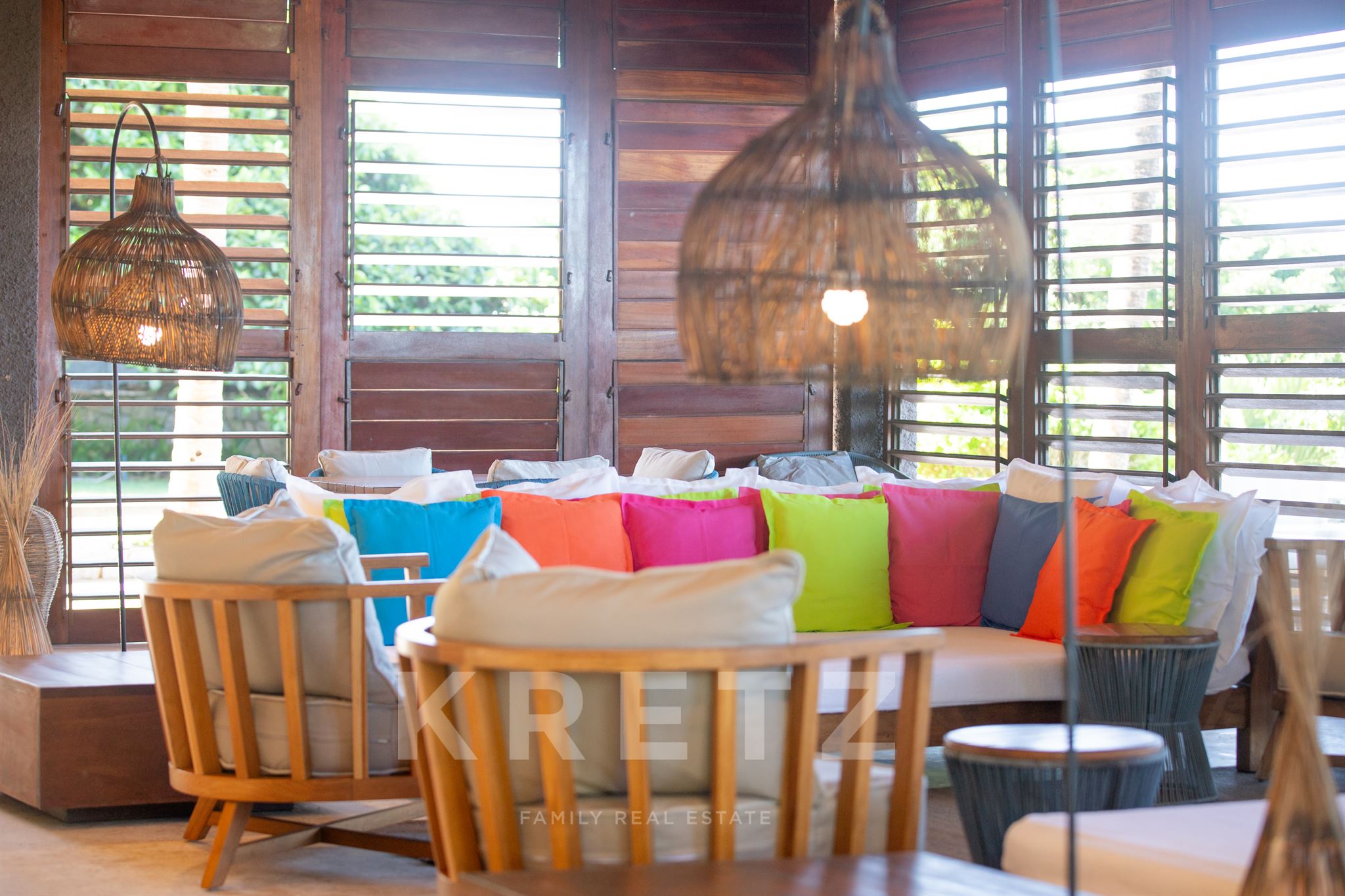 Spectacular house with large, comfortable spaces integrated into the exuberant nature of Baía Formos