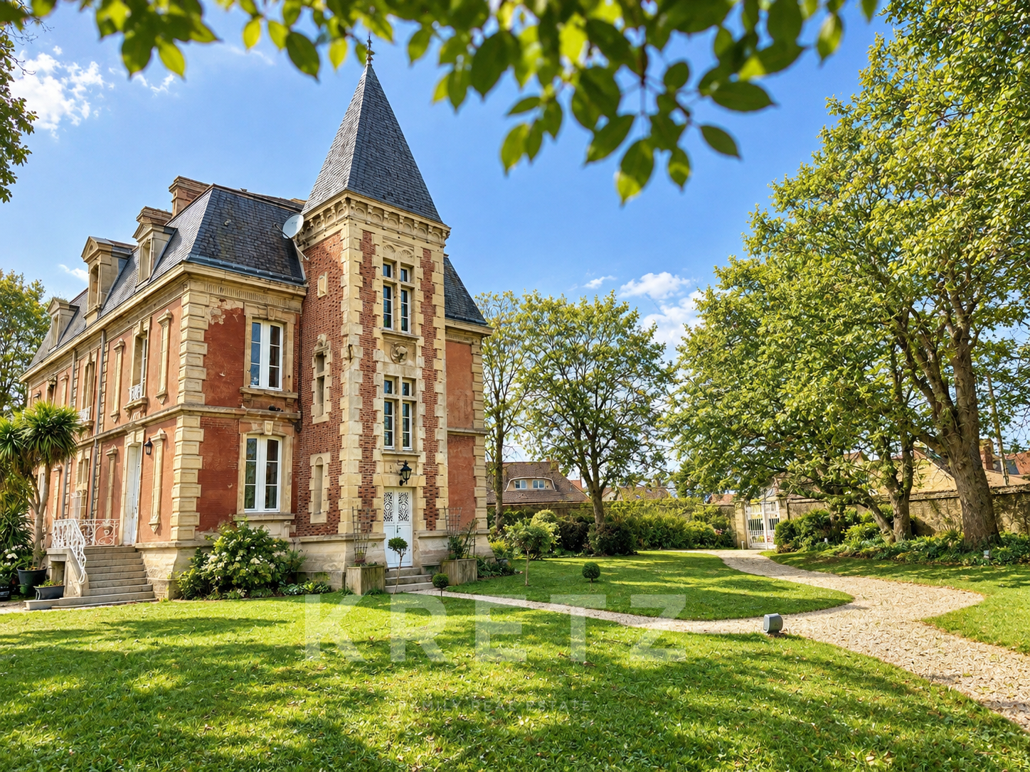 Exceptional 19th-Century Manor – 400 m from the Beach, swimming pool and parc 8000m2
