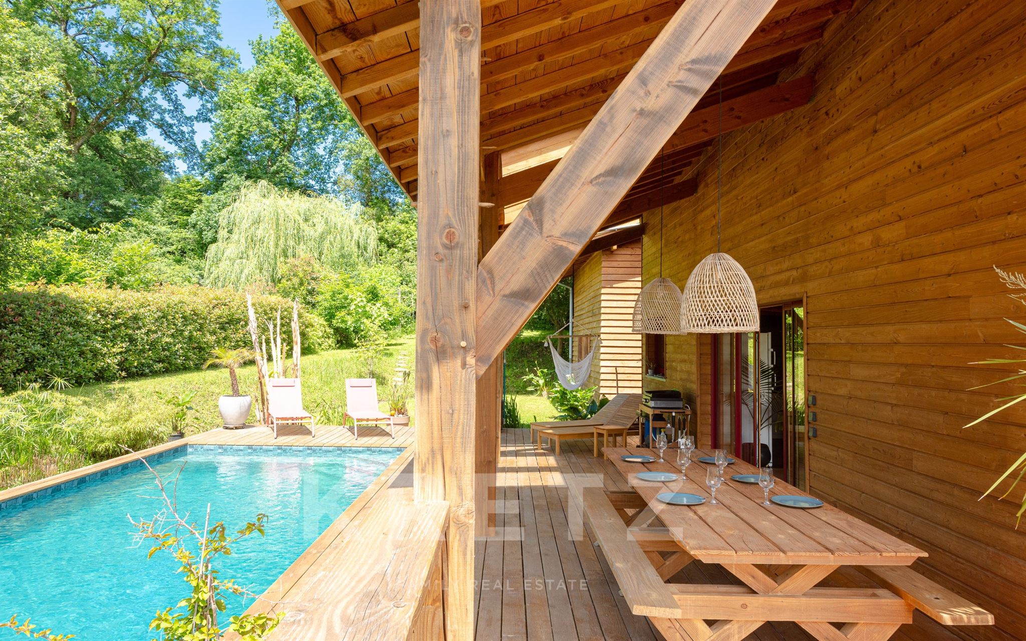 Villa contemporaine en bois – Élégance naturelle, calme et vue montagnes – 15 minutes de Bayonne