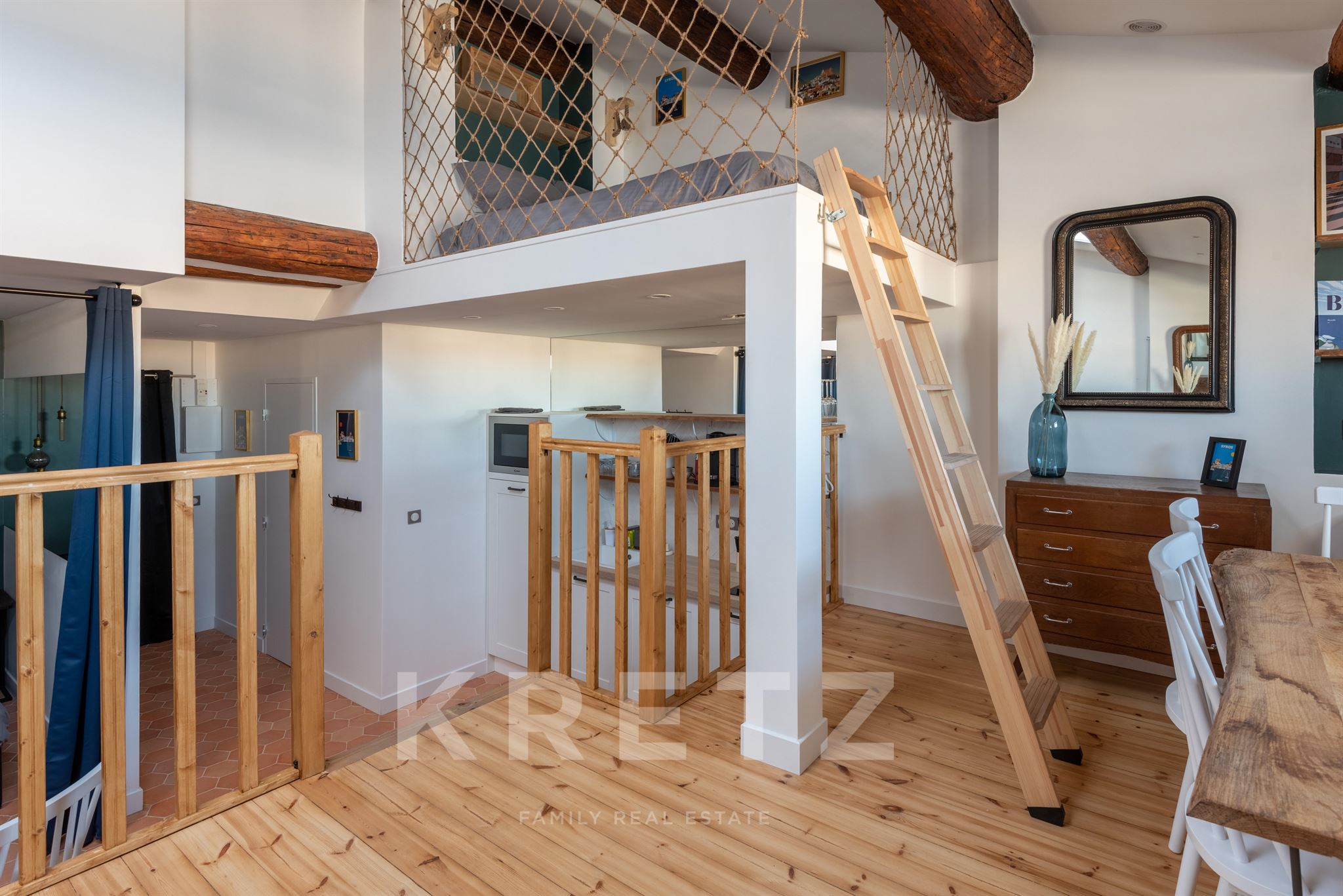Completely renovated apartment with unobstructed view of the Old Port.