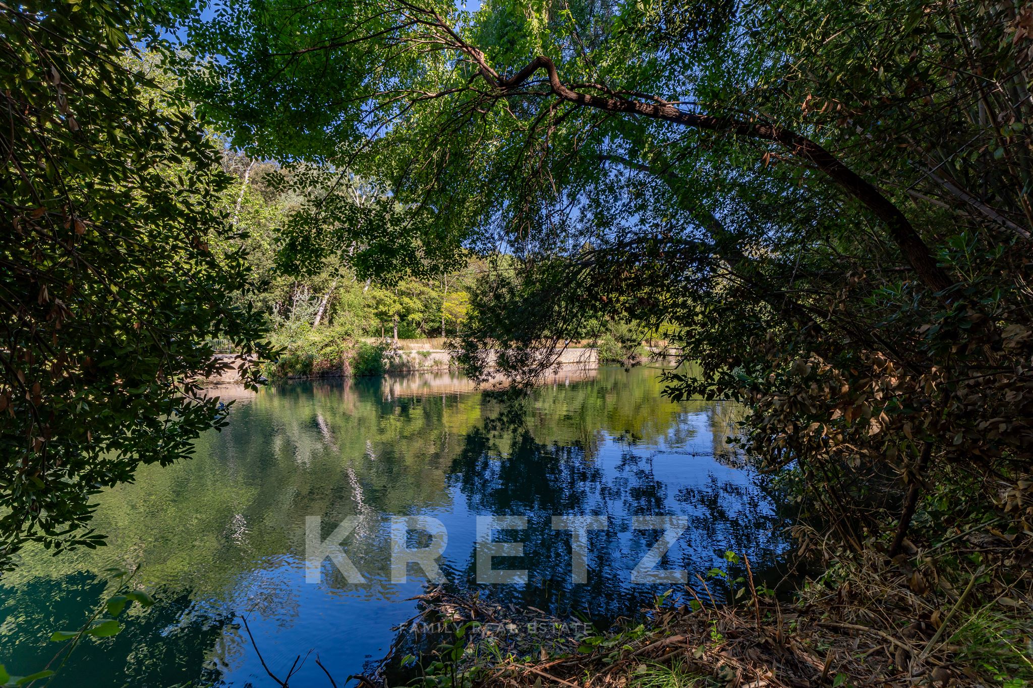 Property with 5000m² garden in town center