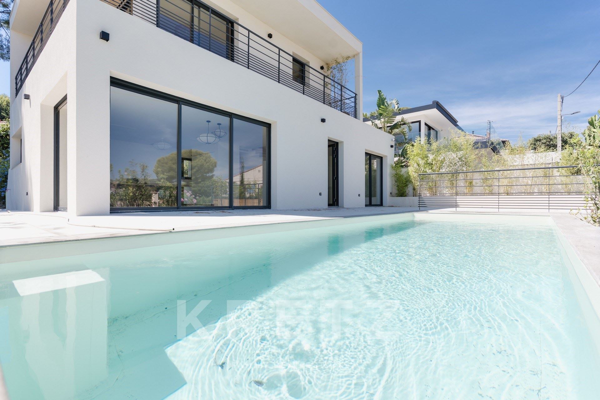 Villa contemporaine rénovée proche du port avec vues panoramiques
