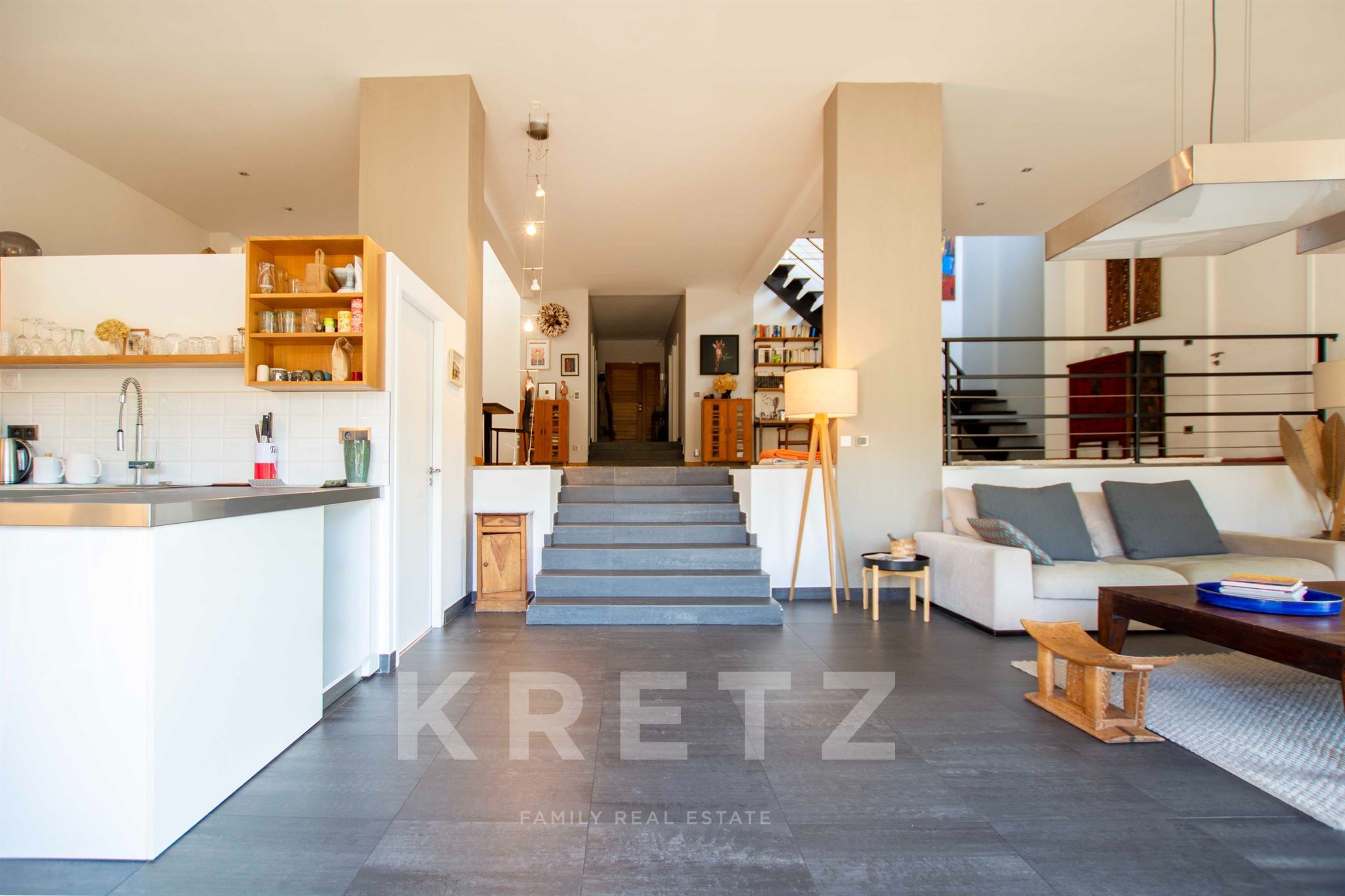 CONTEMPORARY PROPERTY – PANORAMIC VIEWS OVER THE SAÔNE & MONTS D’OR