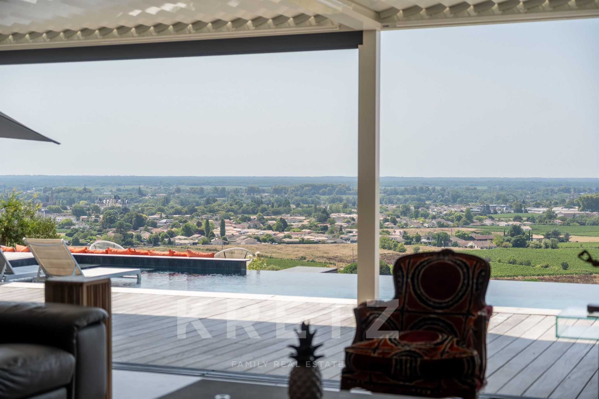 Bordeaux Right Bank – Architect-designed villa with panoramic views over the Entre-Deux-Mers hillsid