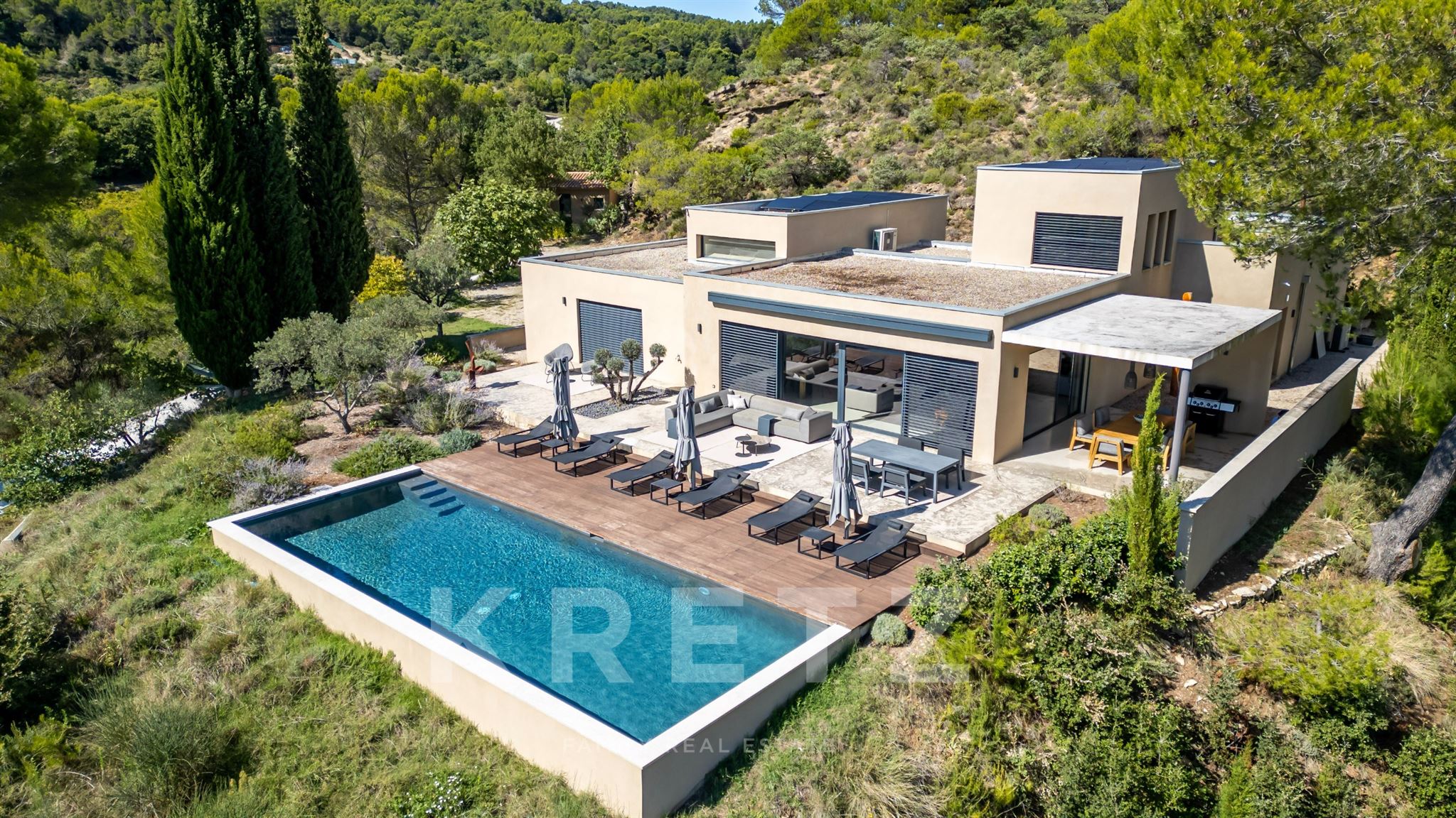 Contemporary residence of exception - Privileged location