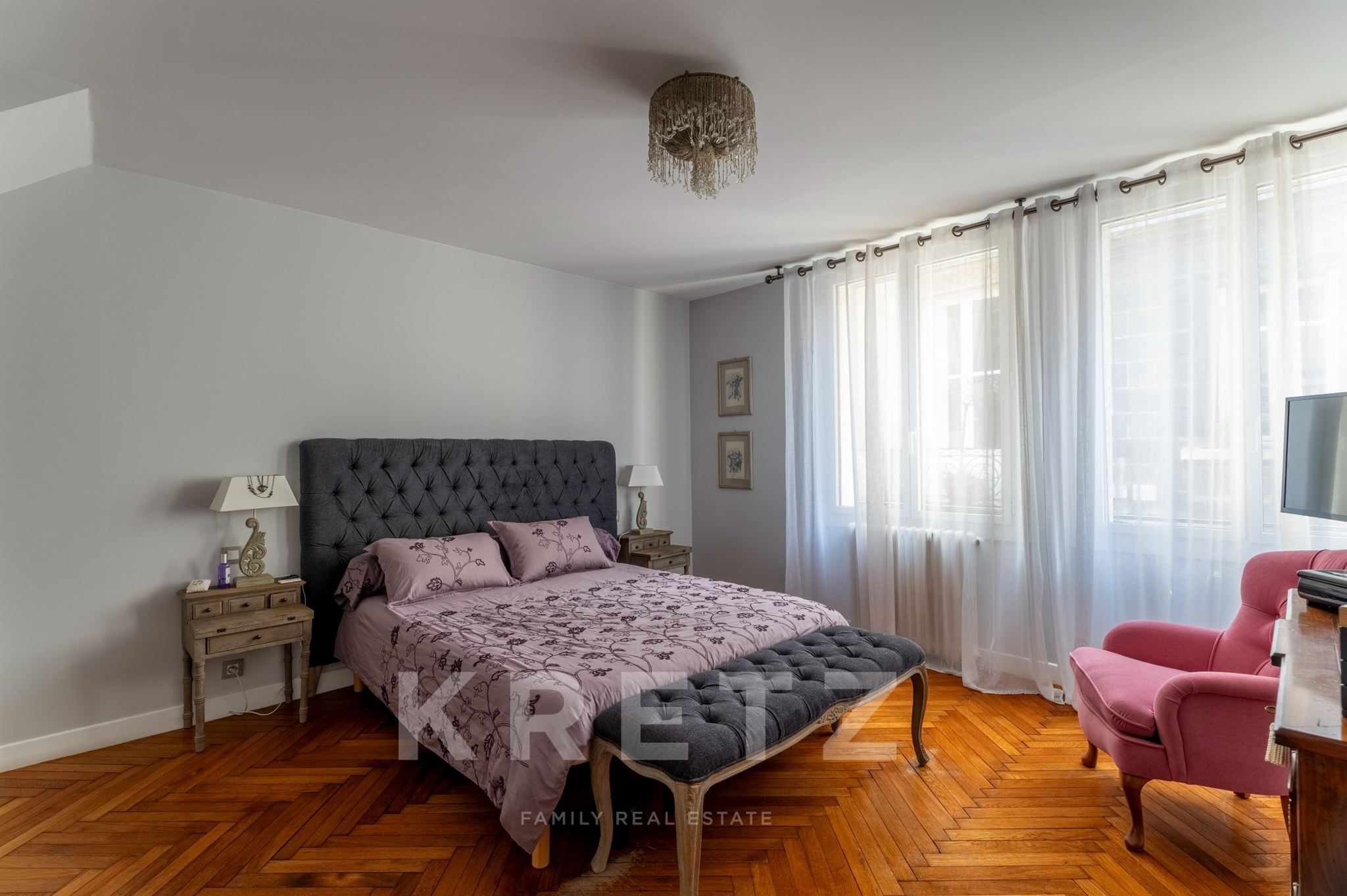 Bordeaux Chartrons: Exceptional loft house with terrace, cinema room and 100 m² garage