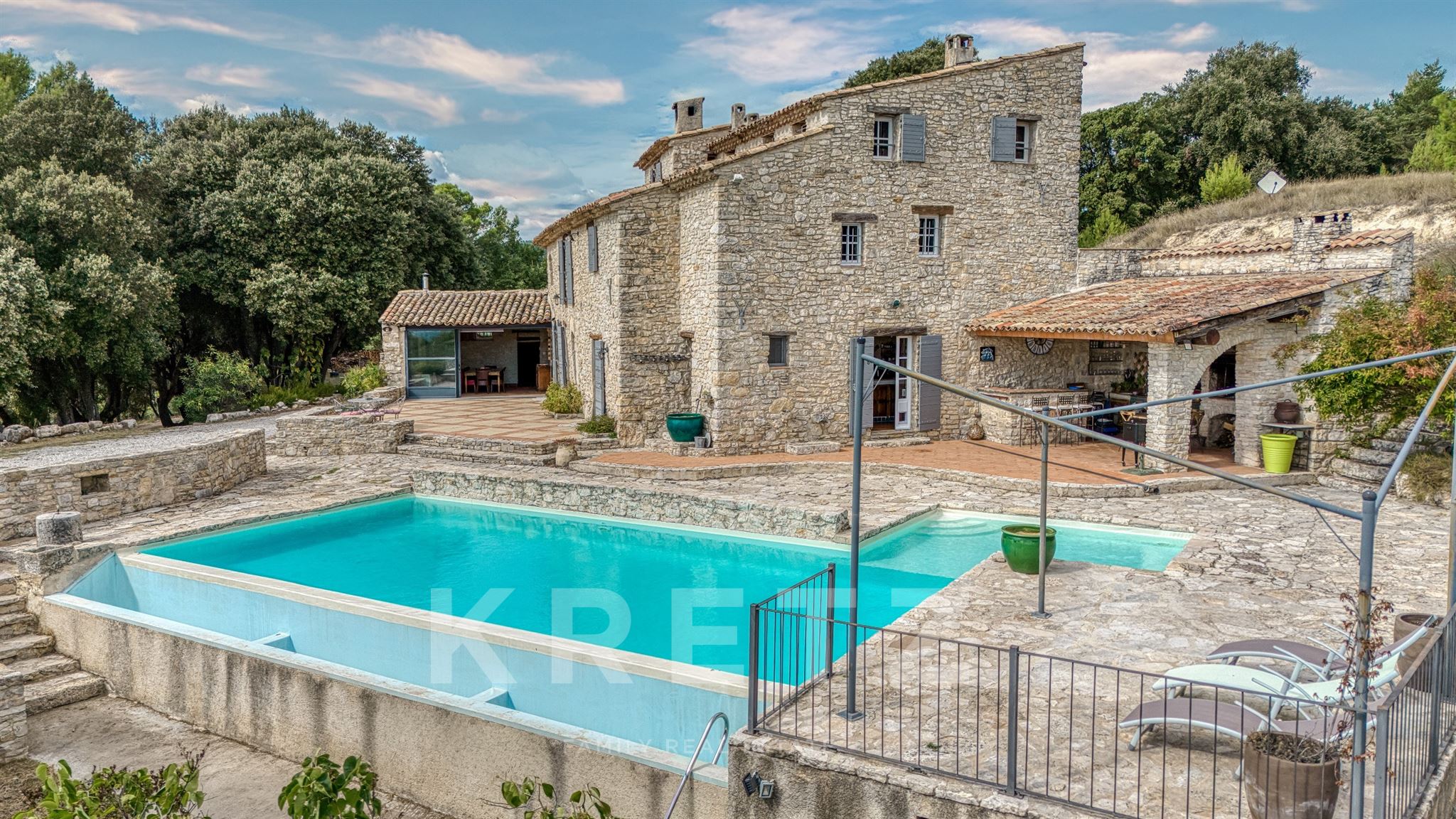 Pierrevert- Parc du Luberon- Ancienne ferme du XIVᵉ siècle entièrement restaurée – Plus de 300 m²