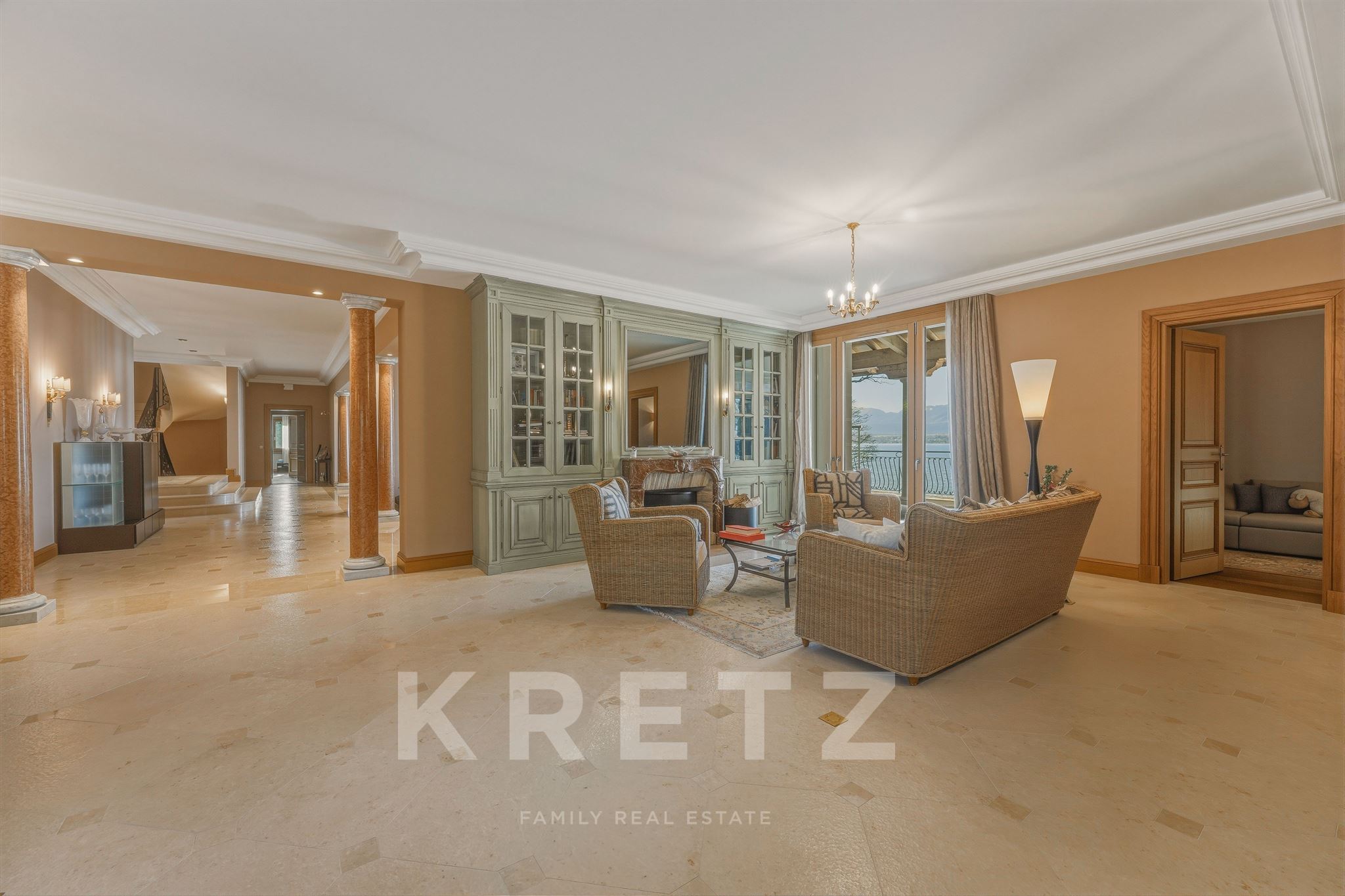 CHENS-SUR-LEMAN: Majestic and Exclusive Waterfront Estate