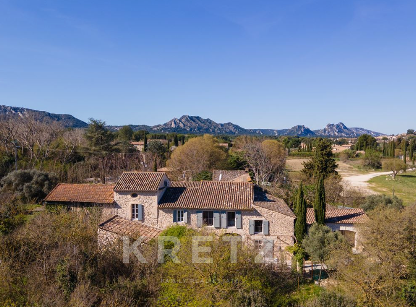 EXCLUSIVITÉ – EYGALIÈRES – MAS AUTHENTIQUE DU XVIIIe SIÈCLE DE 320 m2, 6 chambres