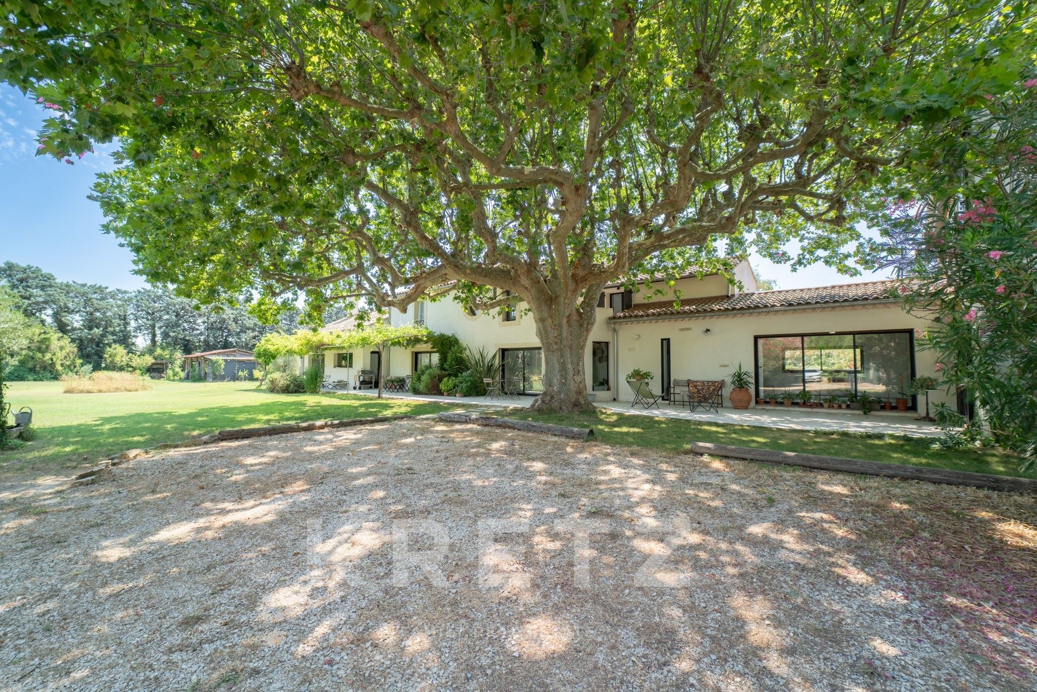 Fully renovated historic farmhouse, 350m² - Châteaurenard (Alpilles)