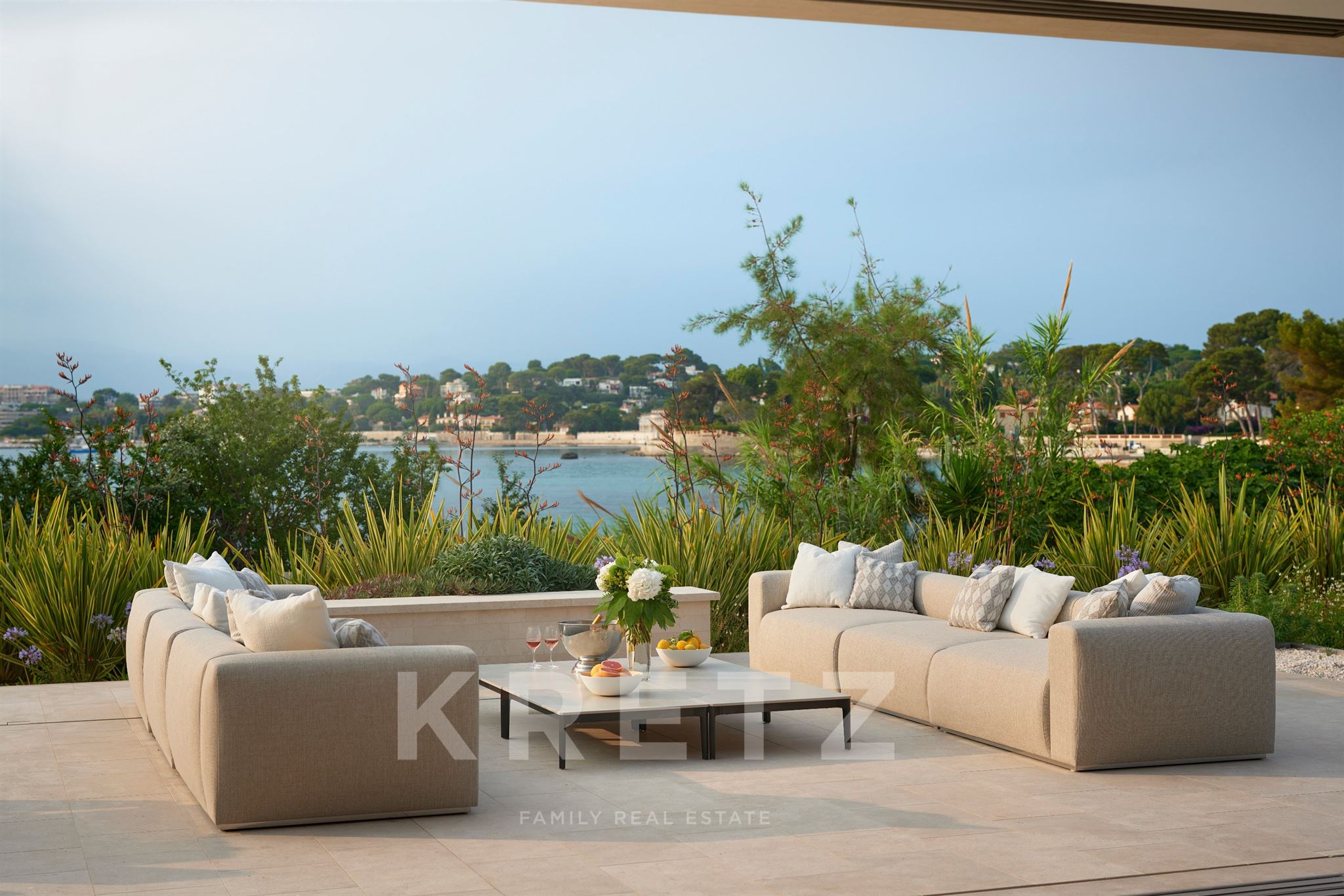CAP D’ANTIBES: PRIVATE ESTATE OF 3 NEWLY BUILT VILLAS – SEA VIEW