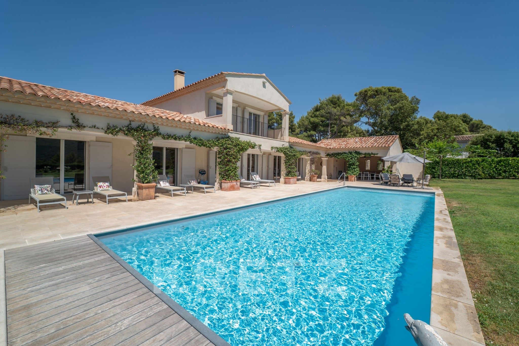 Villa contemporaine avec vue panoramique sur le Luberon