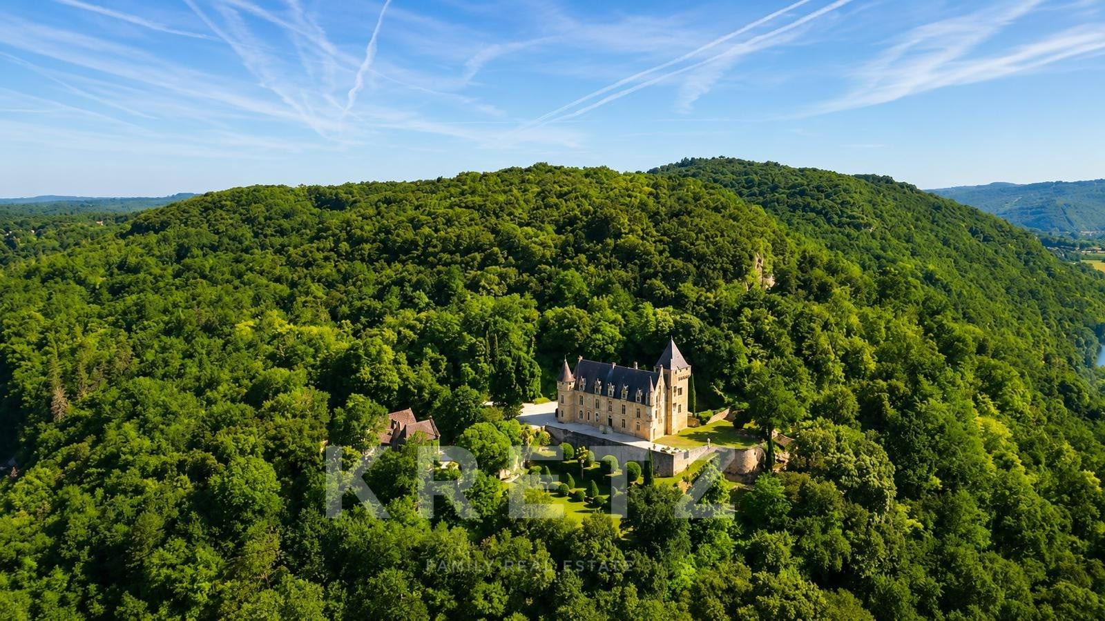 Incroyable château dominant la Dordogne