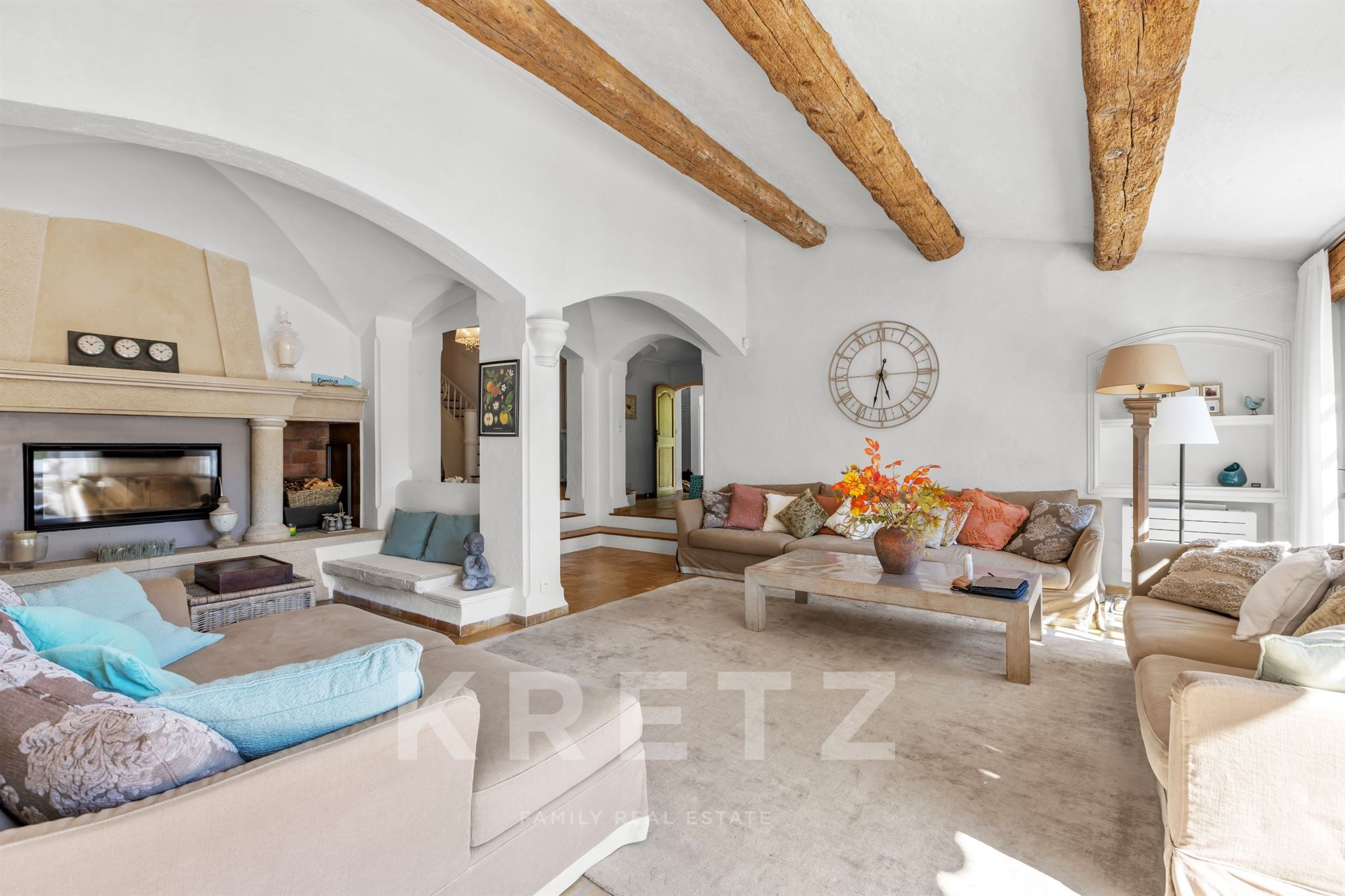 Provençal Villa on a 7,000 m² plot in a private estate in Roquefort-Les-Pins.