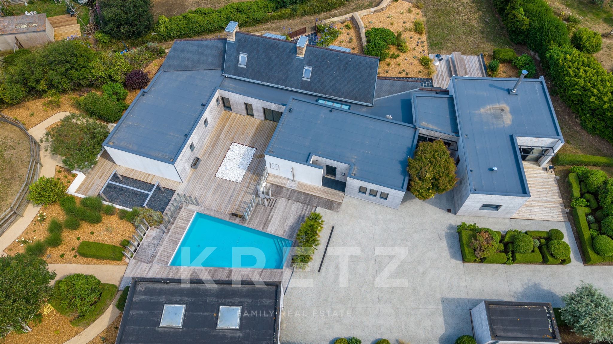 À vendre – Propriété de caractère avec vue mer, accès direct à la plage et prestations haut de gamme