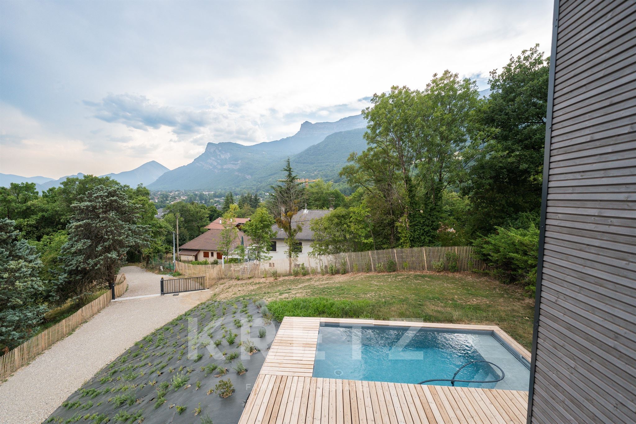 VILLA D’ARCHITECTE AVEC VUE PANORAMIQUE SUR LES ALPES