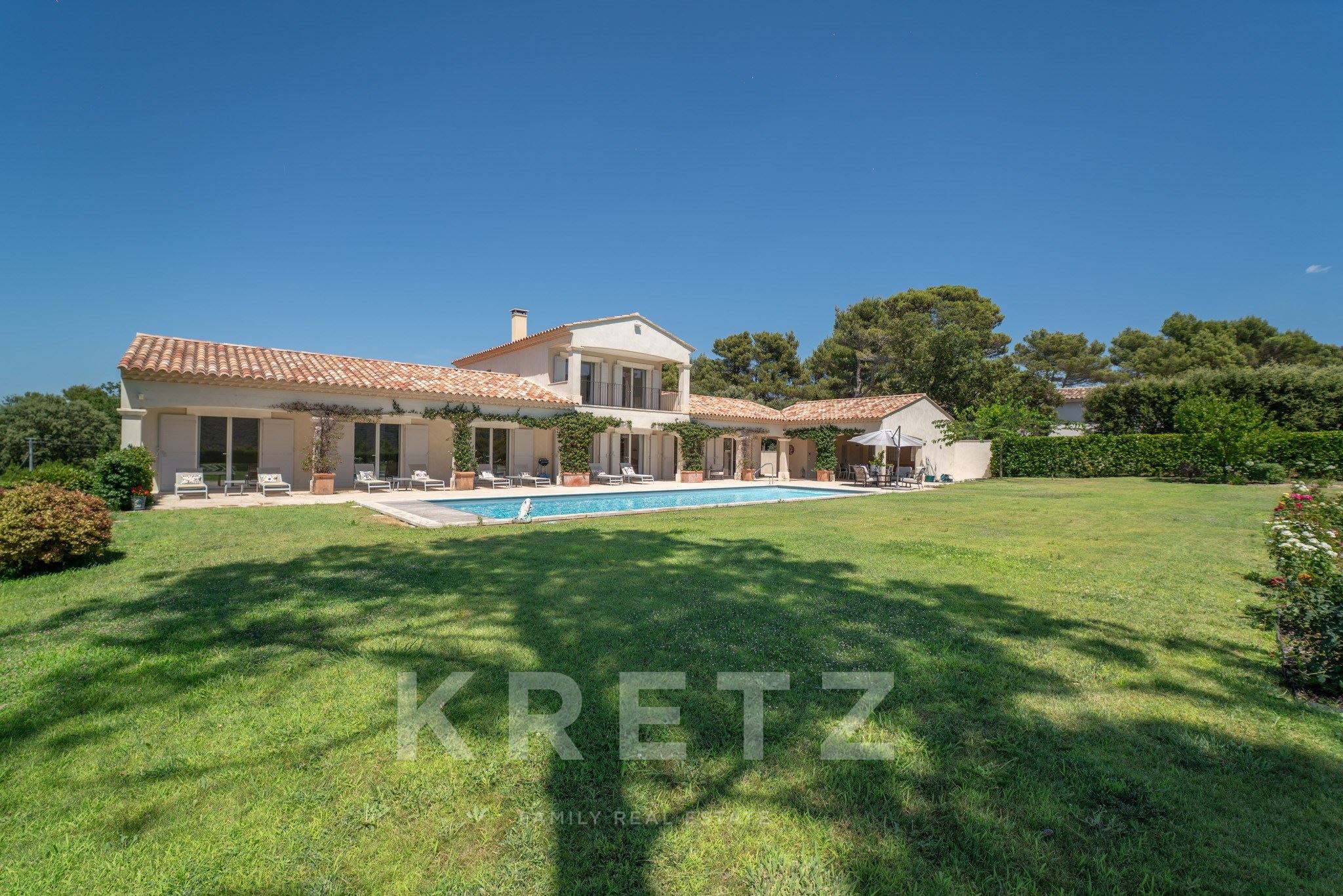 Villa contemporaine avec vue panoramique sur le Luberon