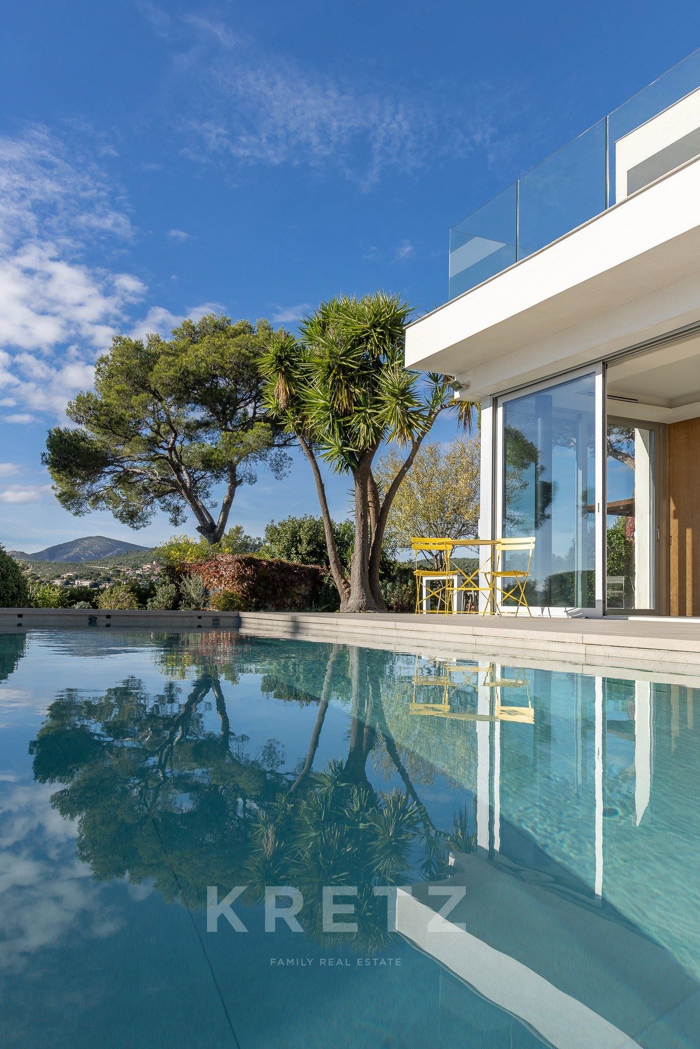 Contemporary house with sea view