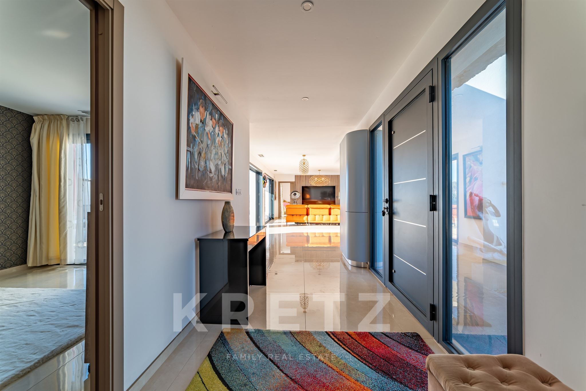 Contemporary villa with separate apartment in a peaceful location