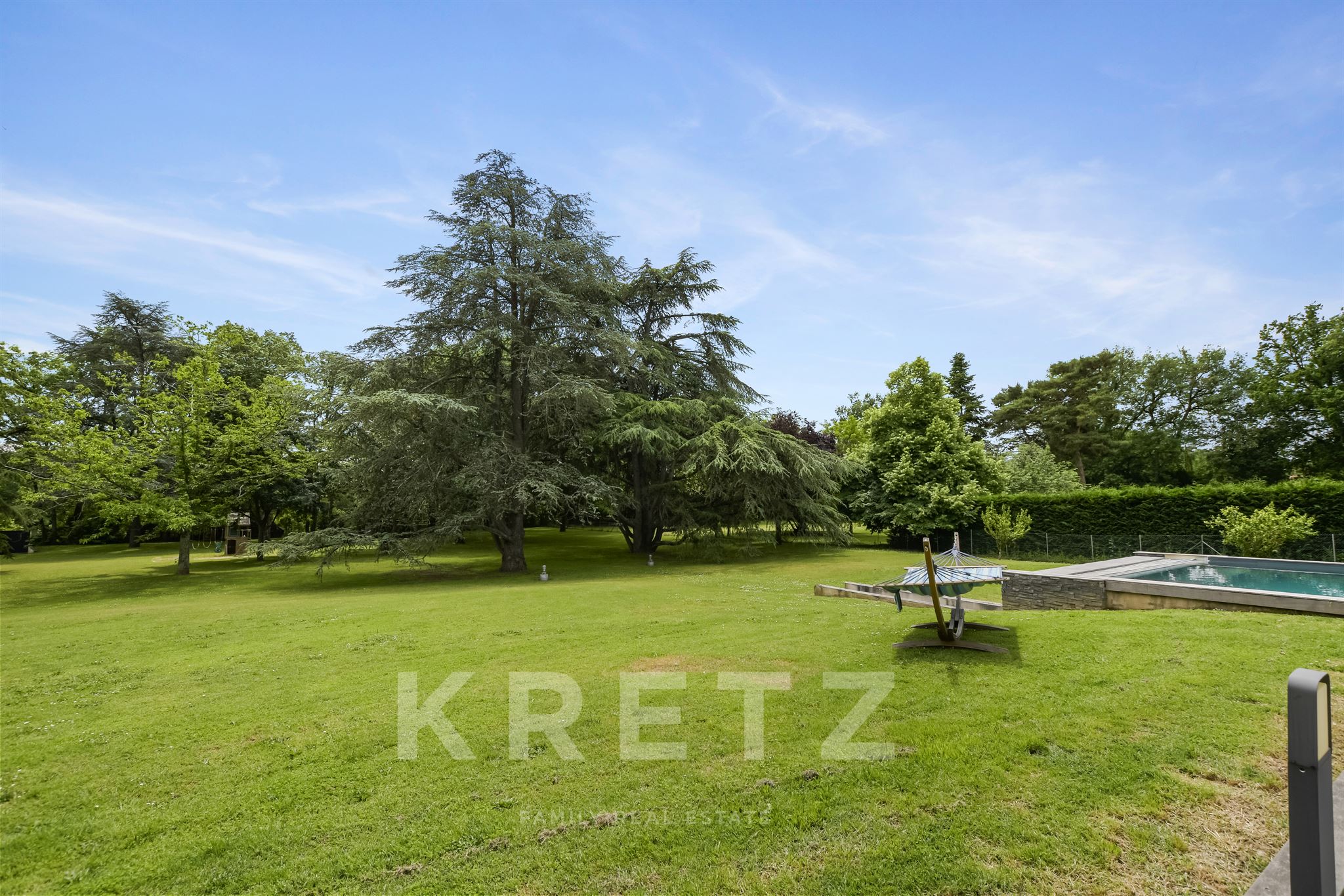 Off Market ! Architect-designed villa on the banks of the Garonne near Toulouse