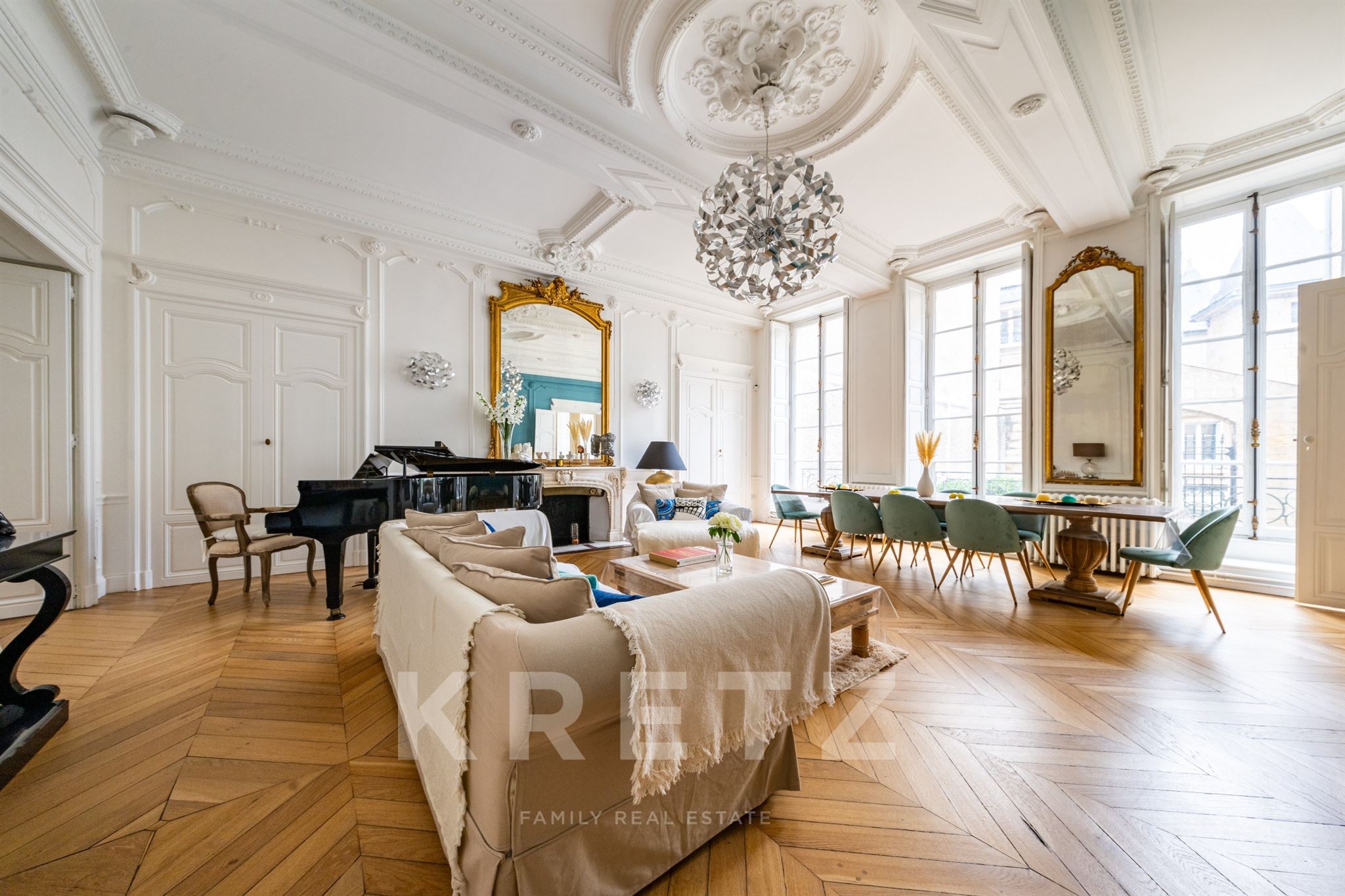 Burgundy -DIJON Historic center- Luxury apartment in a private mansion- private parking
