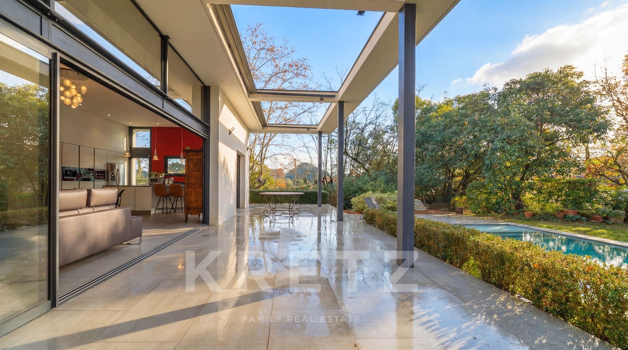 Architect-designed villa in a verdant setting in the center of Castelnau le Lez