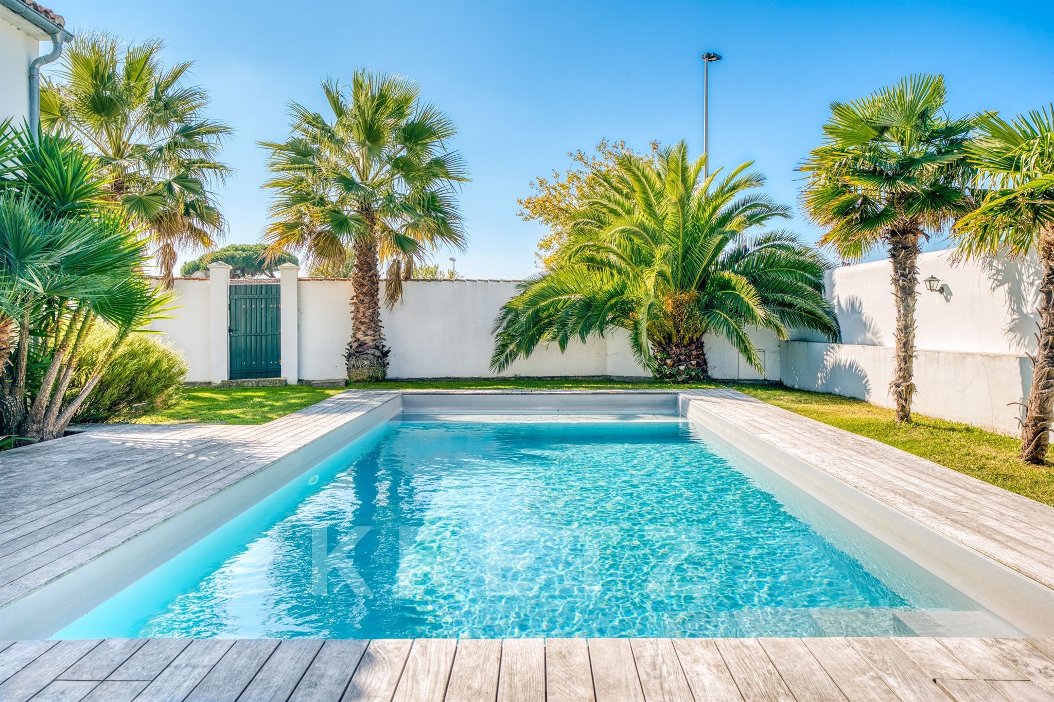 Family Villa with Pool (215 sq m) — Île de Ré, Village-Centre Living, Walk to the Beach