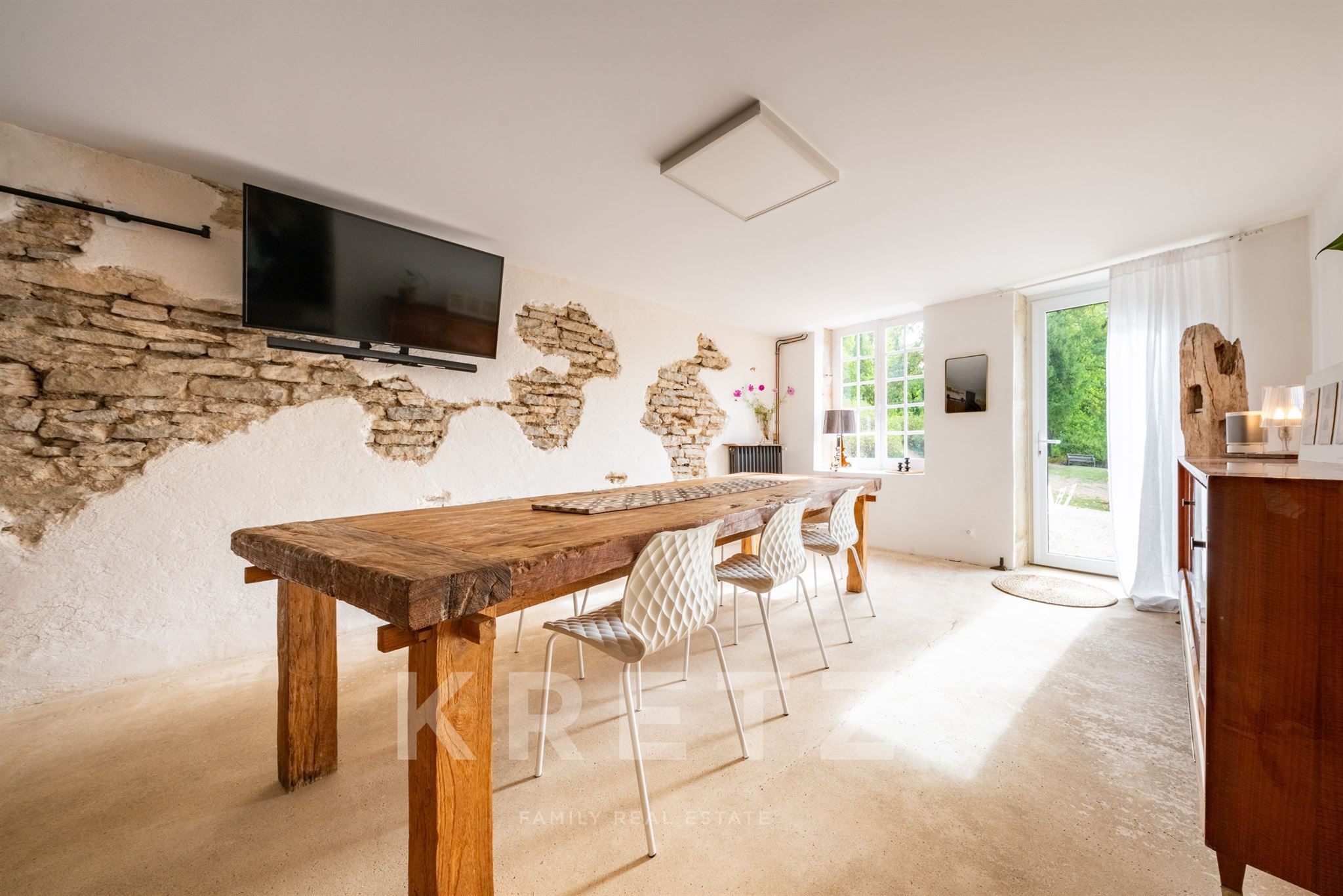 HISTORIC 16TH-CENTURY RESIDENCE BETWEEN RIVER AND FOREST – 25 MINUTES FROM DIJON
