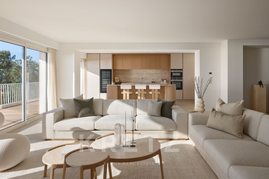 Fully renovated apartment with panoramic sea view