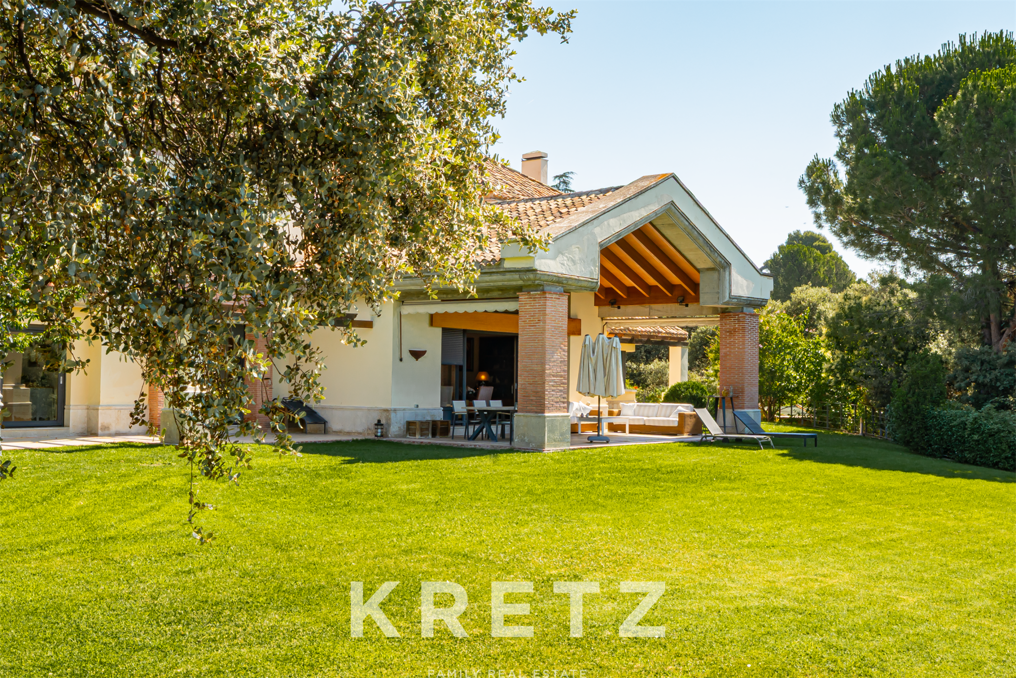Majestic residence with 10,000 m² of land and total privacy