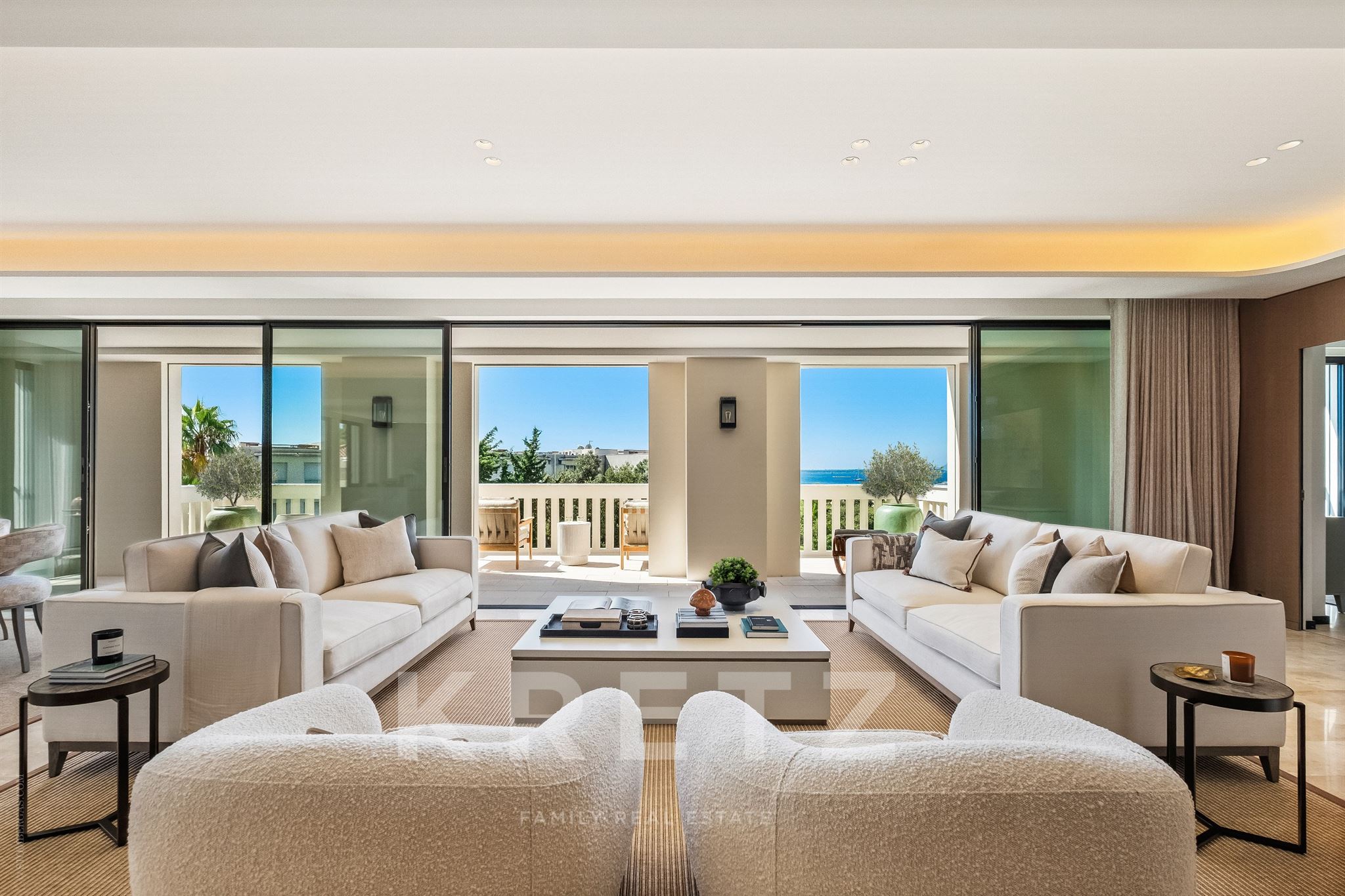 CAP D'ANTIBES : Timeless Art Deco Elegant Apartement with Panoramic Sea Views
