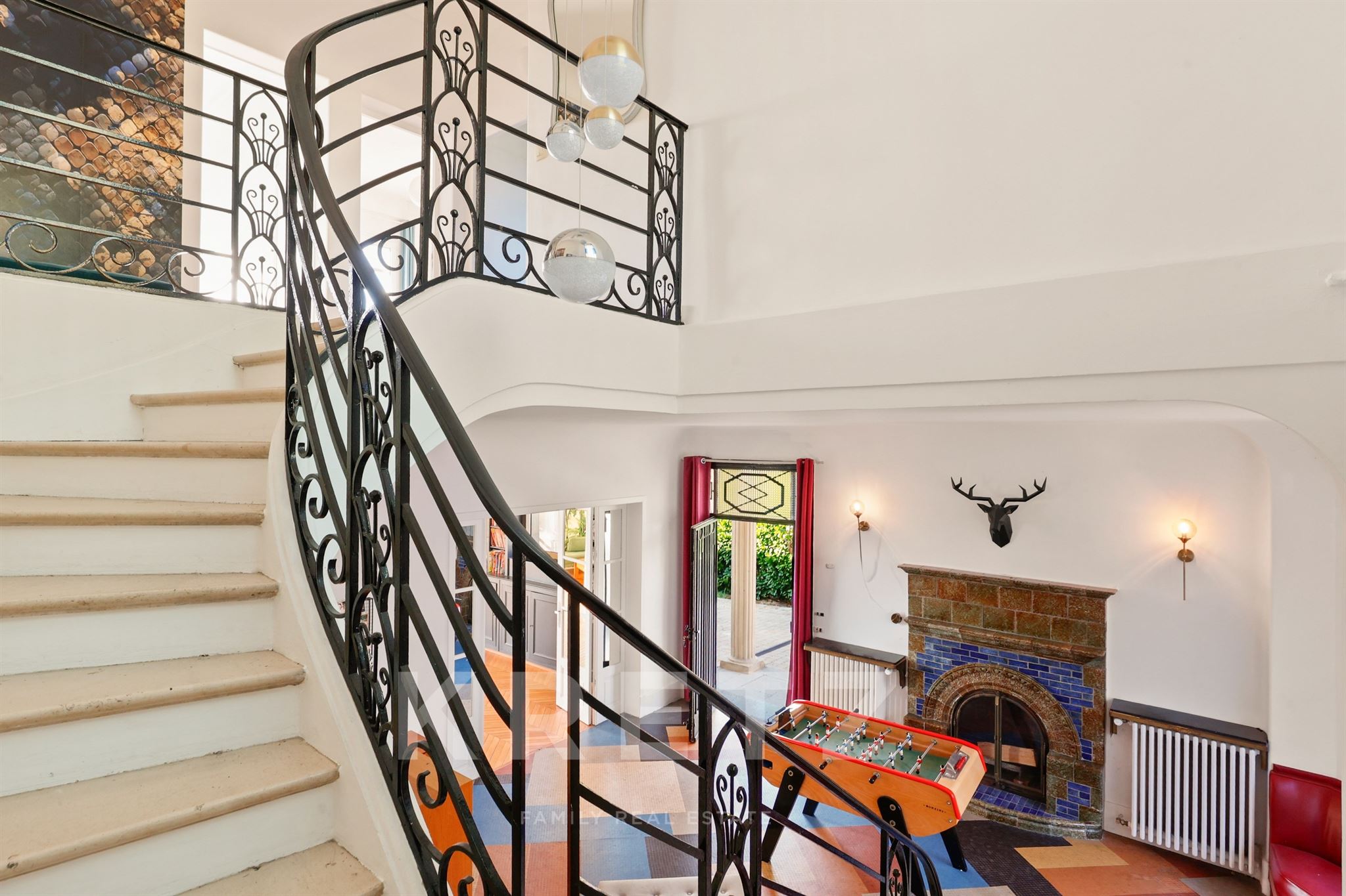 LE PECQ - DEMEURE D’EXCEPTION · 565 m² · 20 pièces · 3 Parcelles - 1 888 m² · Piscine · Terrasse 100 m² · Vue Paris & Tour Eiffel · Garage 40 m² · Carport 50 m²