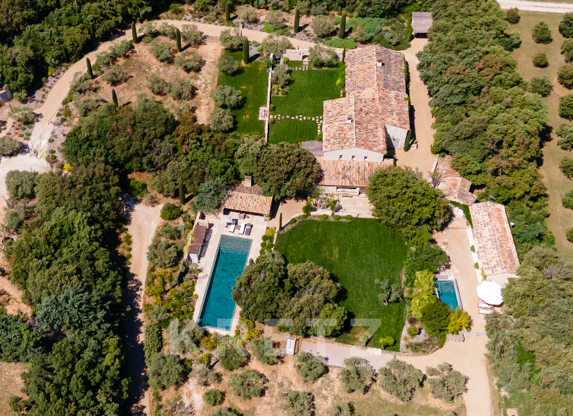 Eygalières — Exceptional Provençal mas, full renovation, 5 suites, infinity pool