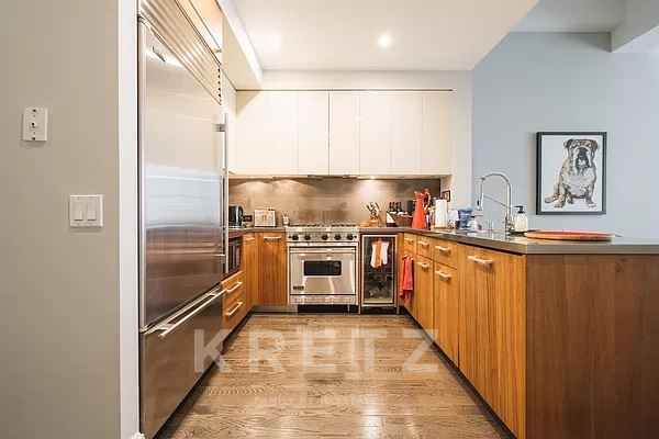 Grand living in doorman building