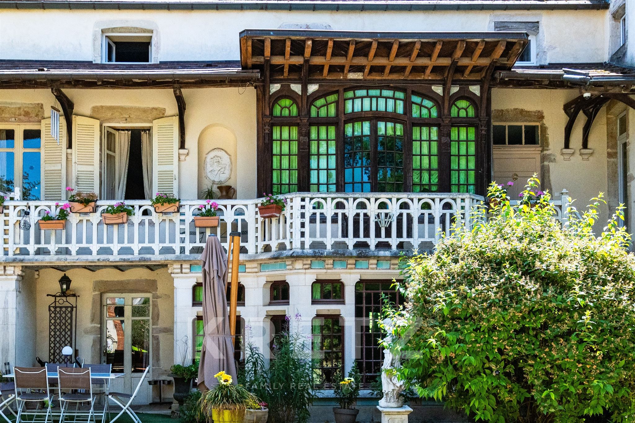 RARE - PROPRIETE DE CARACTERE - INTIMITE ABSOLUE AVEC JARDIN ET COURS - SAVIGNY-LES-BEAUNE